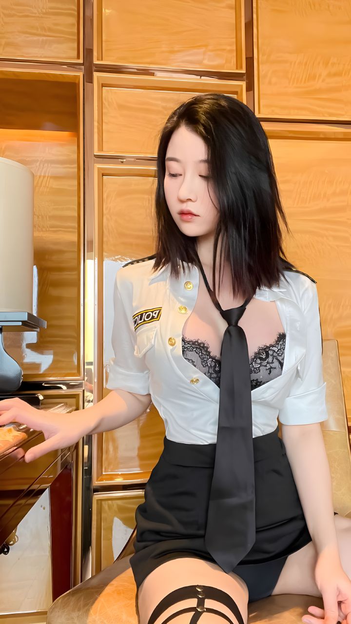 年年---涩女警82P-4665M-01-25