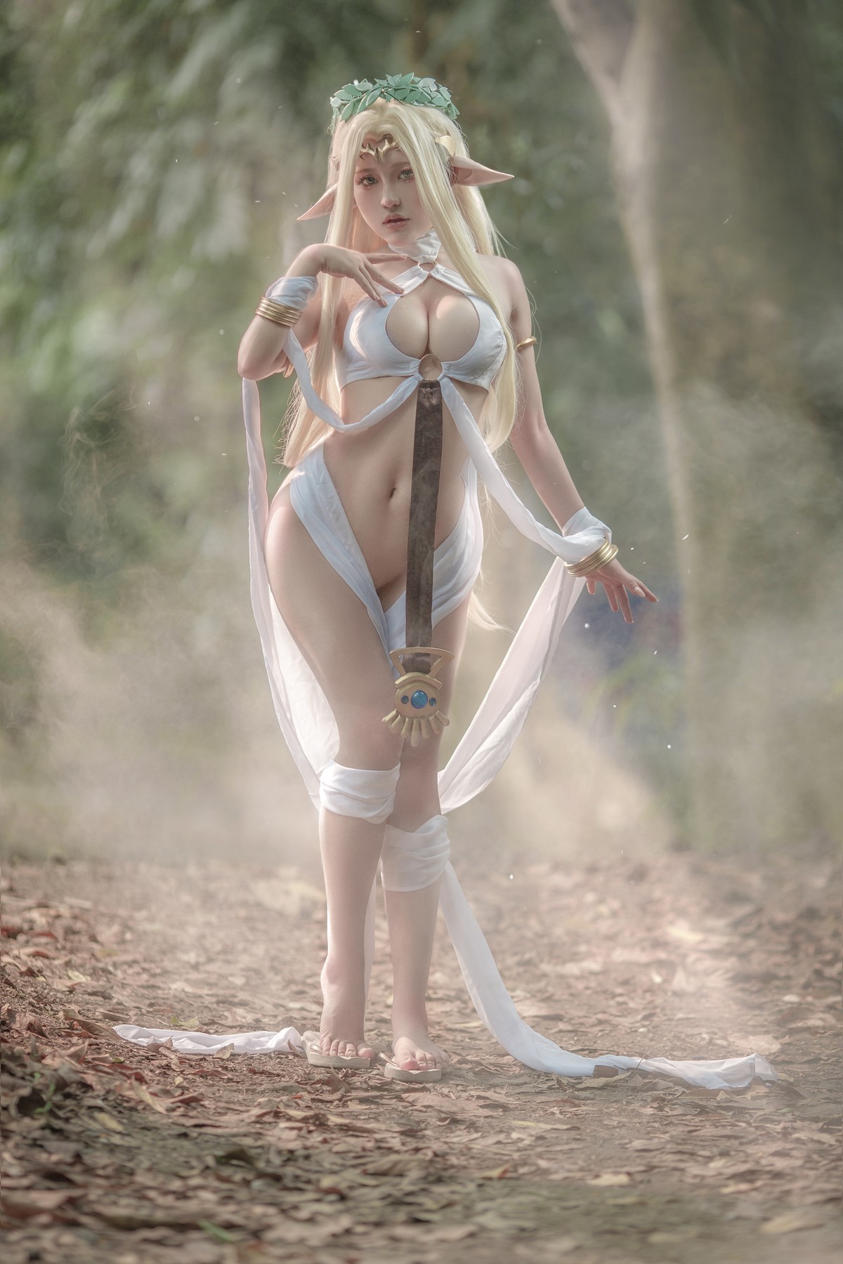 Cosplay-一笑芳香沁-黑兽白精灵-01-19