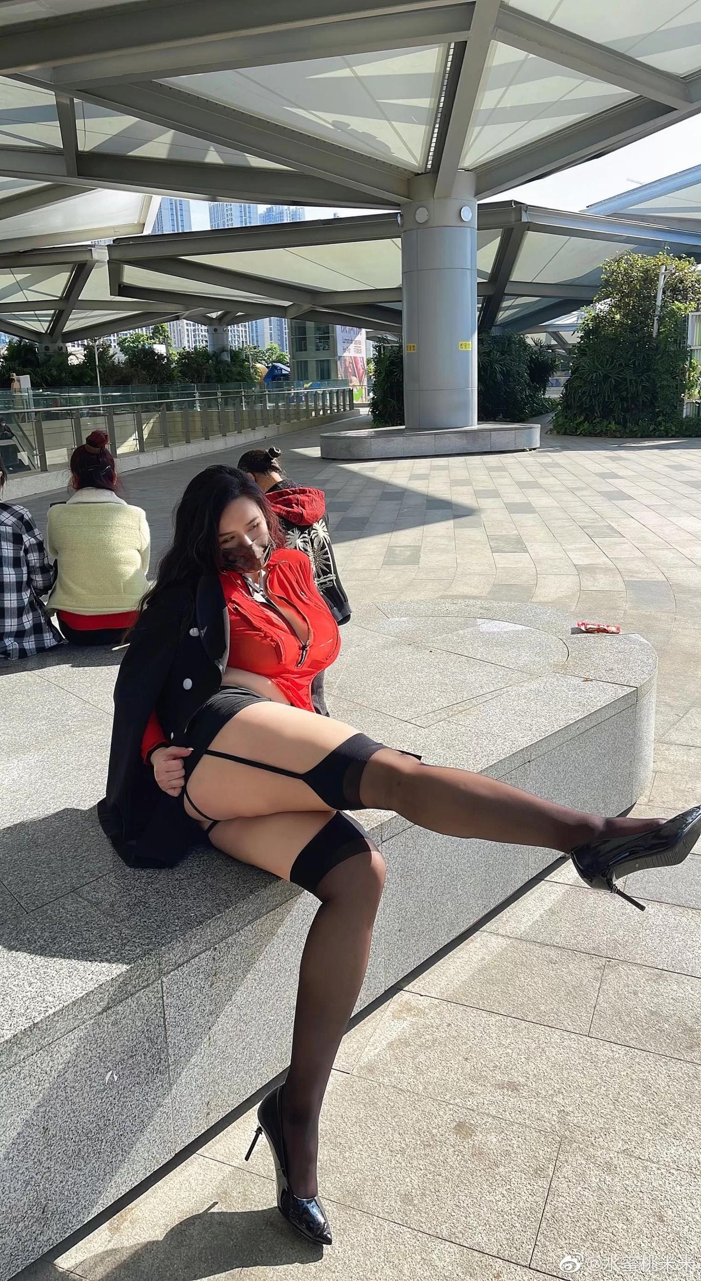 水蜜桃米米---吊带黑丝-30P-12276-MB-08-11