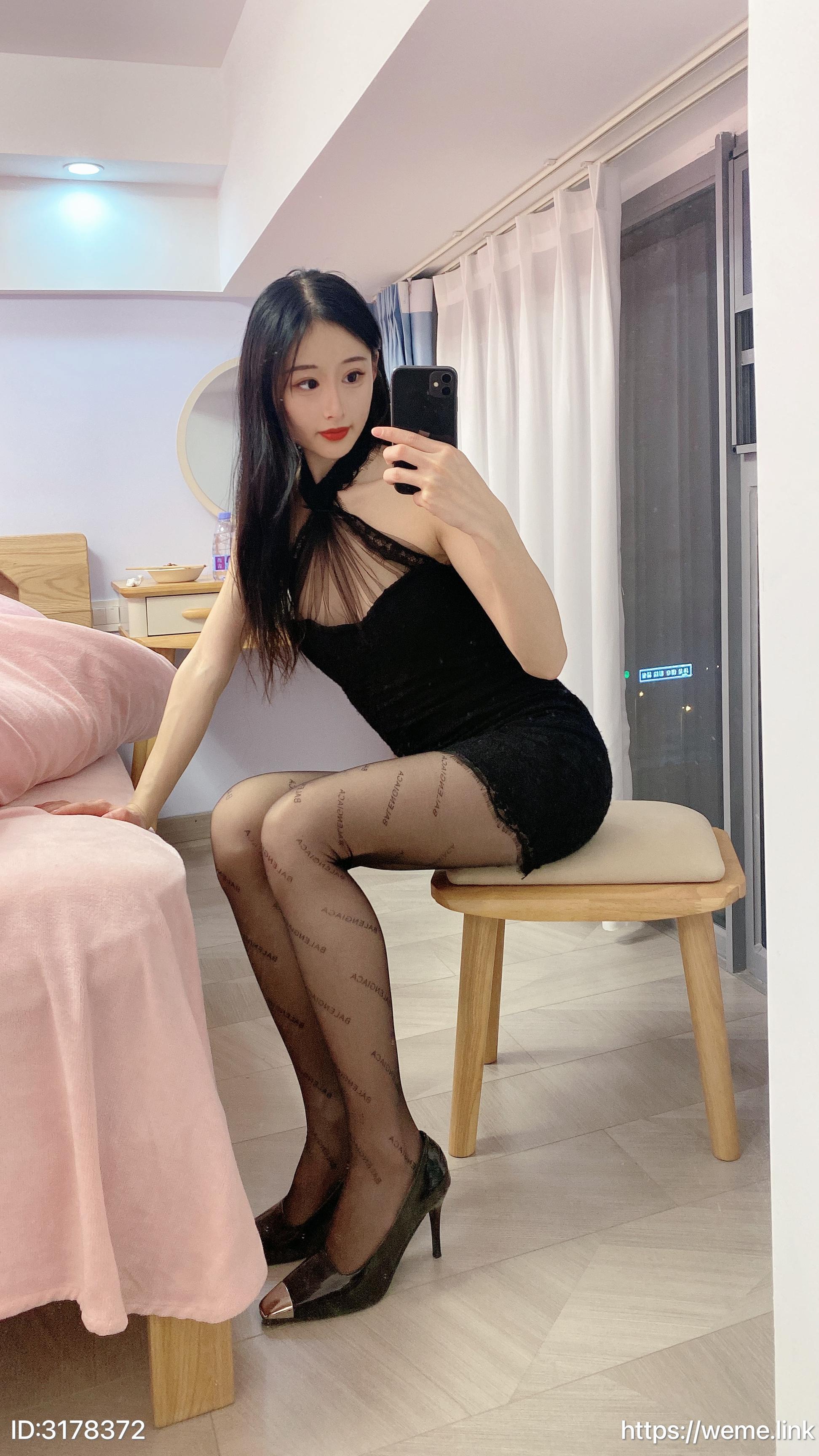 小萌子--NO010-字母黑丝-33P68MB-08-17