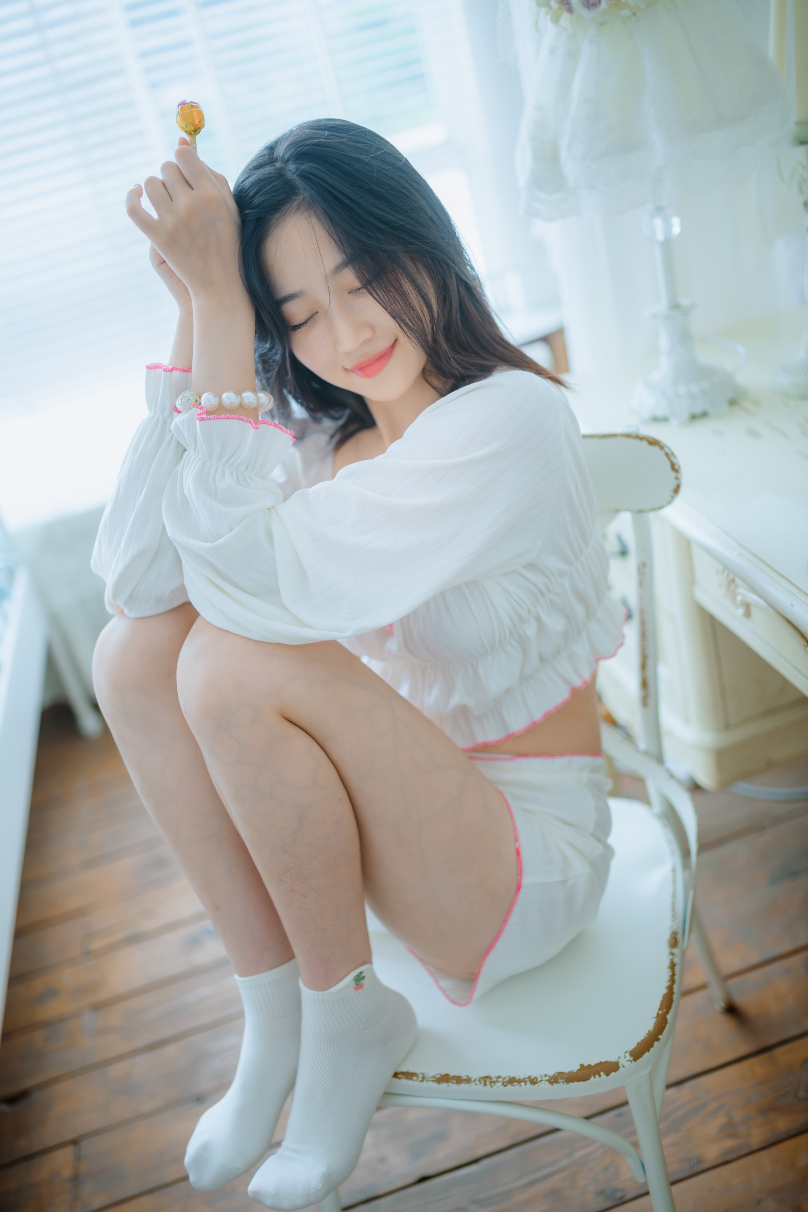 年年-爱吃棒棒糖的少女-11-27