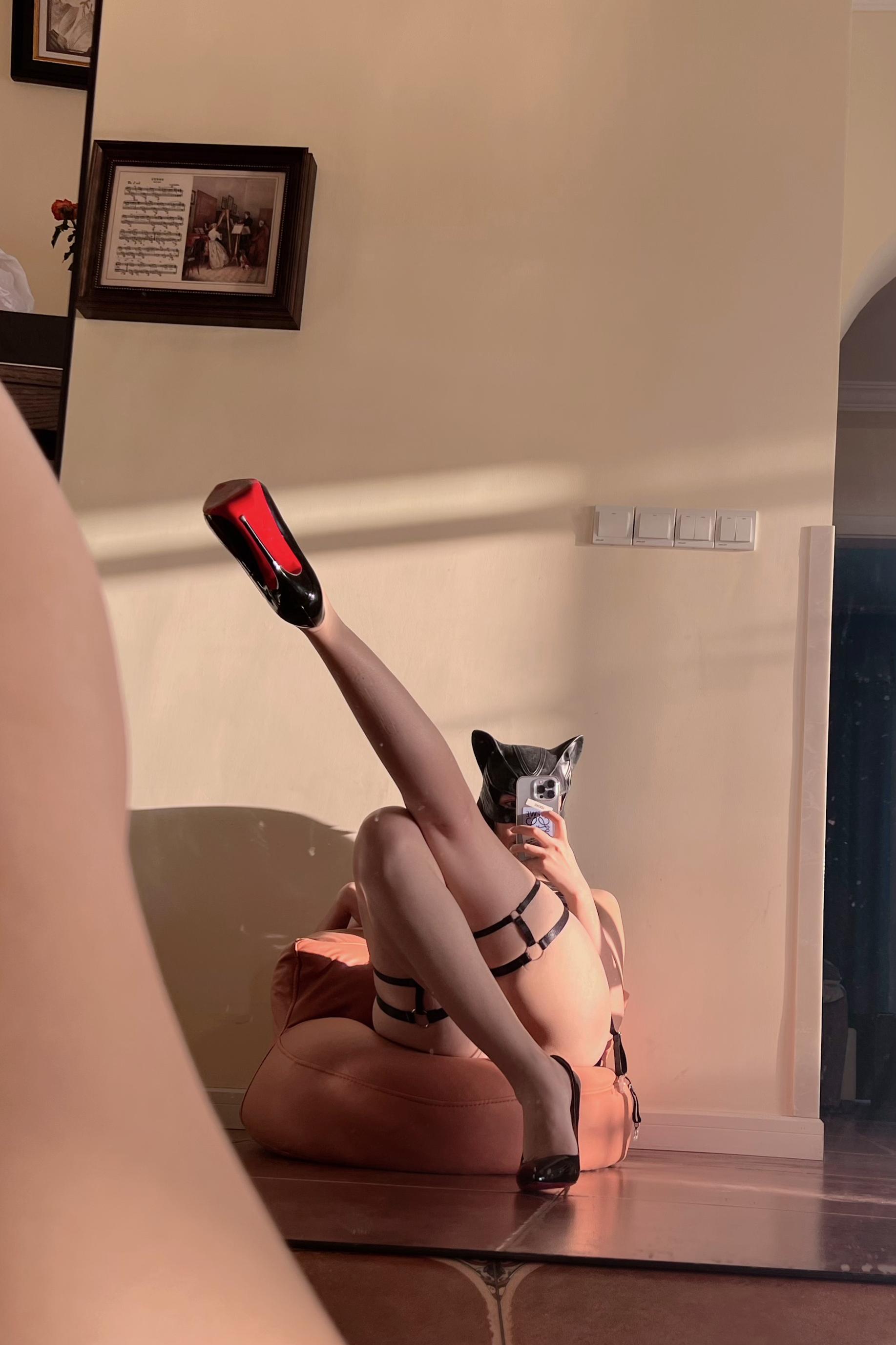 035纪念小小v5--微密圈系列-猫女20P68MB-08-29