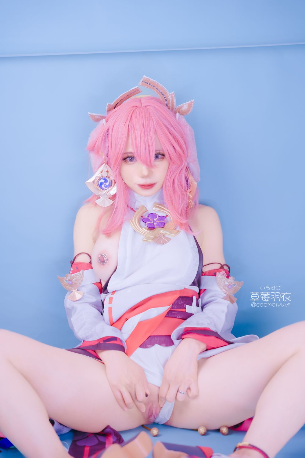 草莓羽衣-caomeiyuyi-cosplay-Yae-Miko---Genshin-Impact-03-15