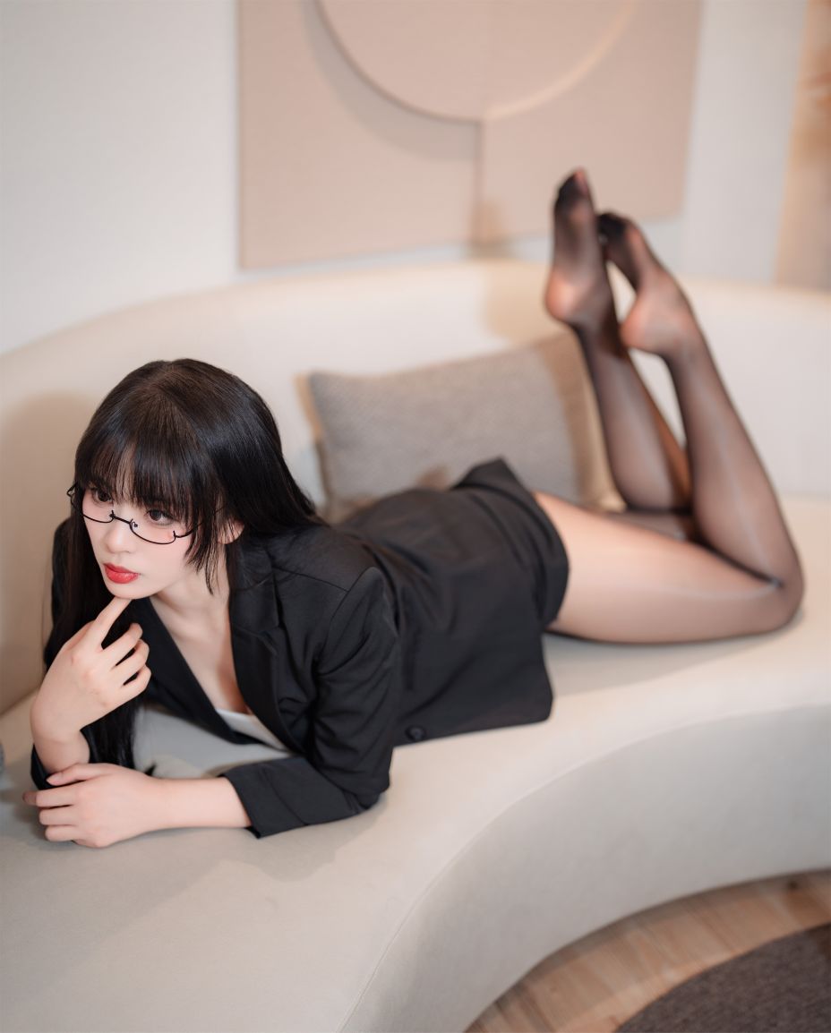 轩萧学姐---下班后OL-72p-253MB-06-18