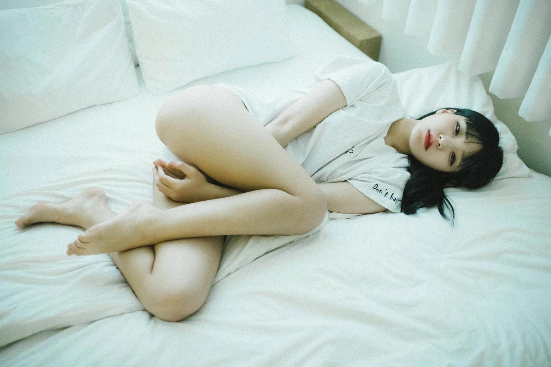 Jeong-Jenny-정제니-Moon-Night-Snap-The-First-Set01-05-07