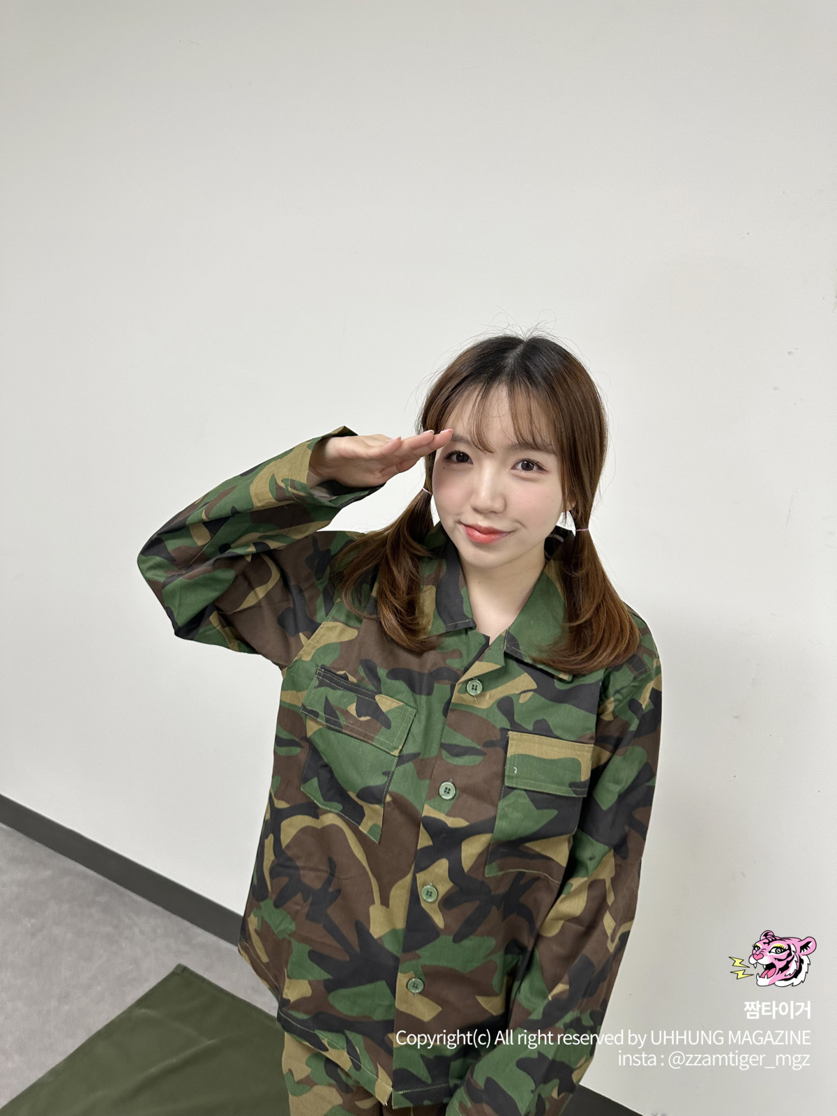 Yoonvely-윤블리-UHHUNG-Magazine-Vol04-8220Milltary8221-Set01-10-25