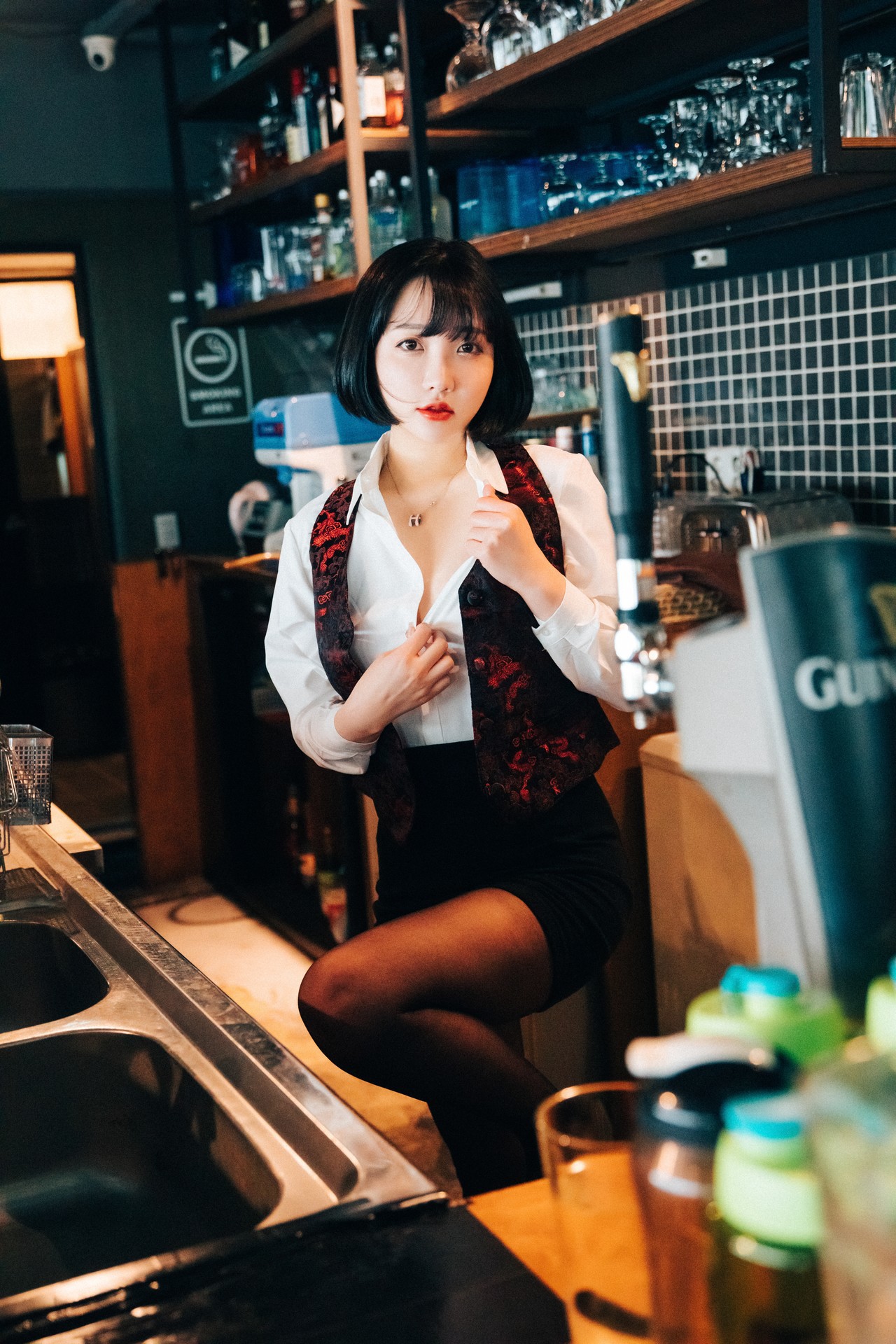 Son-Yeeun-손예은-Loozy-Tainted-Love-Bar-Set01-01-19