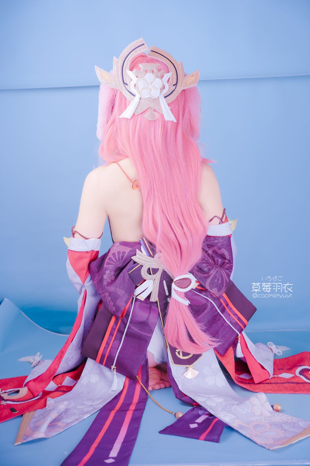 草莓羽衣-caomeiyuyi-cosplay-Yae-Miko---Genshin-Impact-03-15