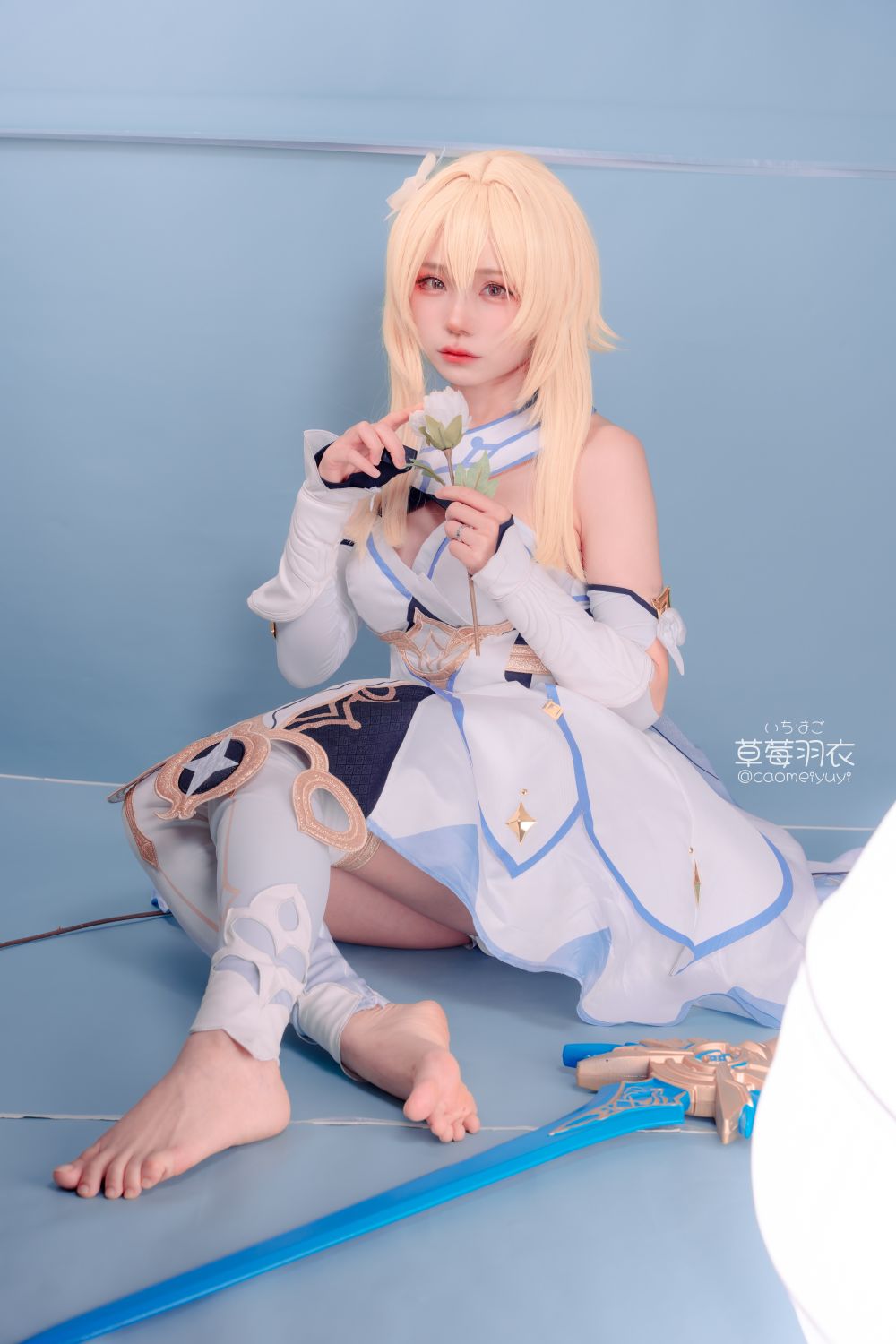 草莓羽衣-caomeiyuyi-cosplay-Lumine---Genshin-Impact-03-15