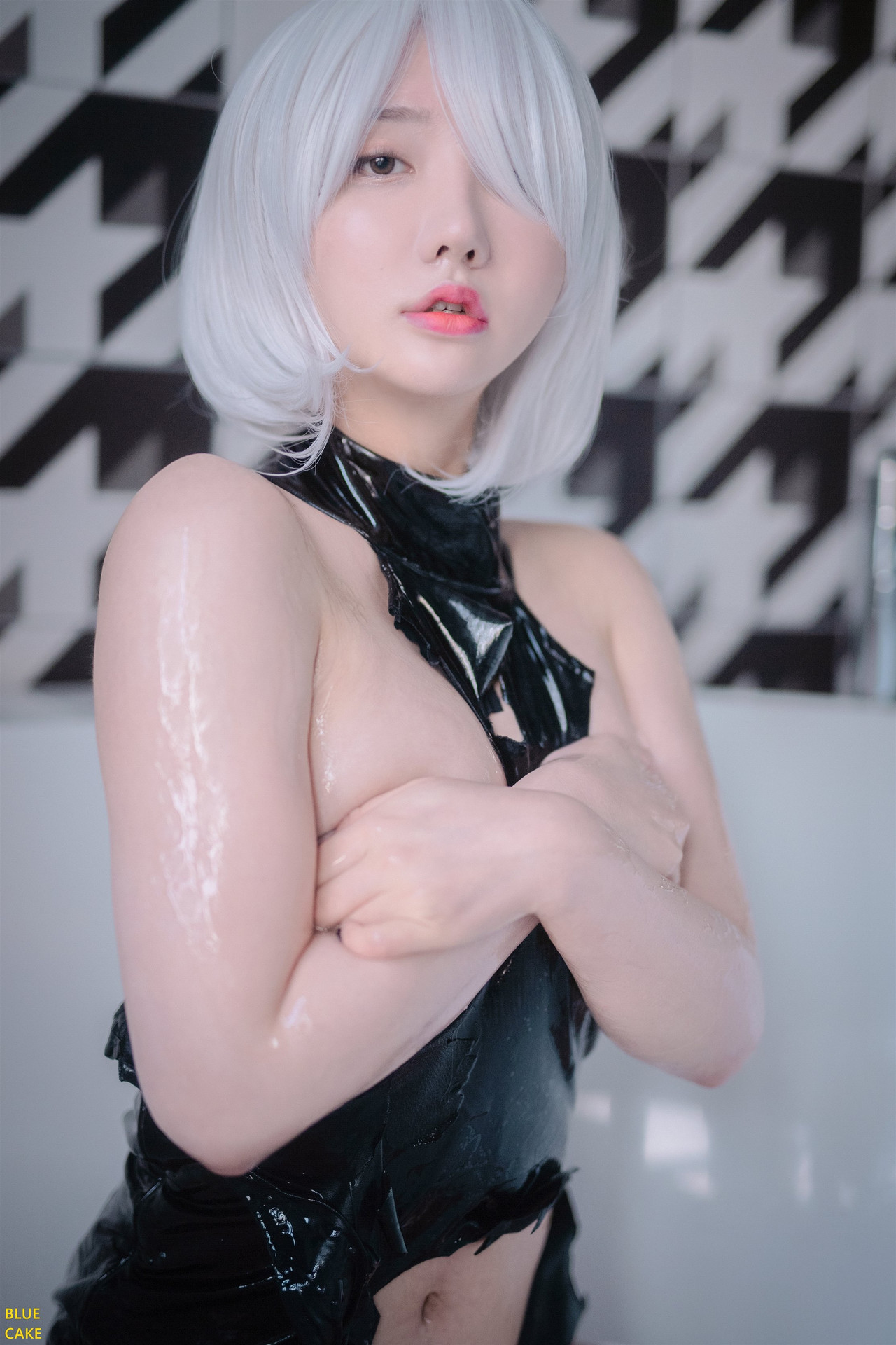 Son-Yeeun-손예은-BLUECAKE-2B-RED-Set02-02-24