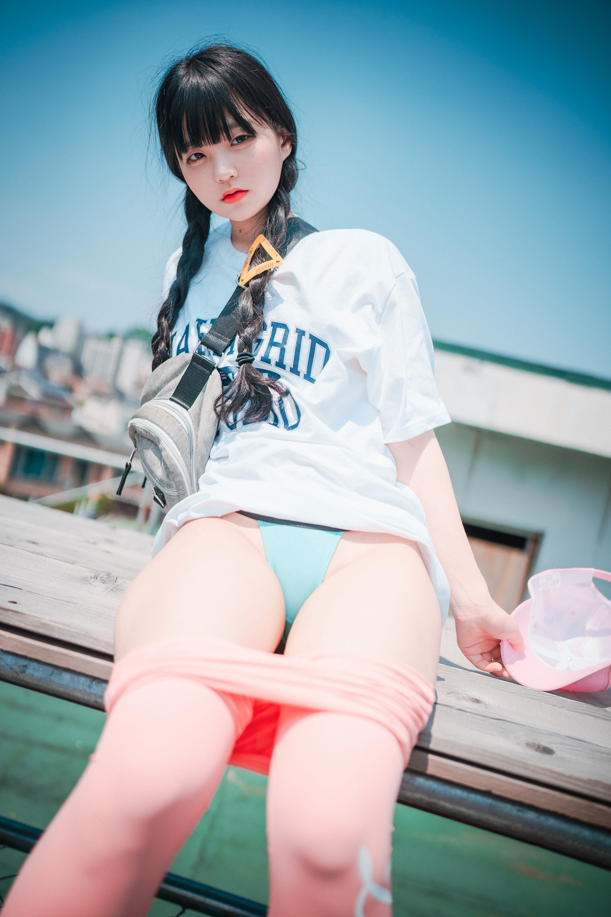 Jeong-Jenny-정제니-DJAWA-8216Loose-and-Tight-Pink8217-Set01-09-23