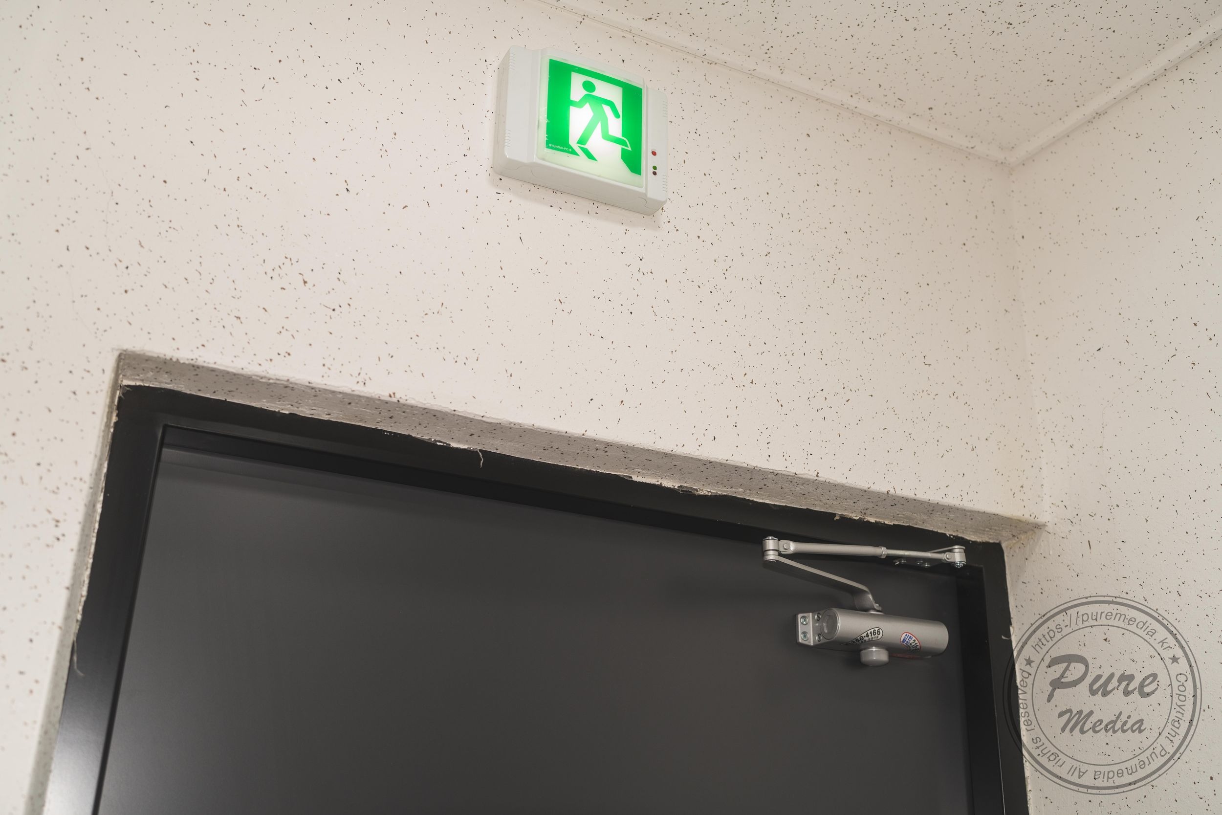 Pure-Media-Vol265-Yeha-예하---Hungry-Bitch-in-The-Stairwell-203P-08-17