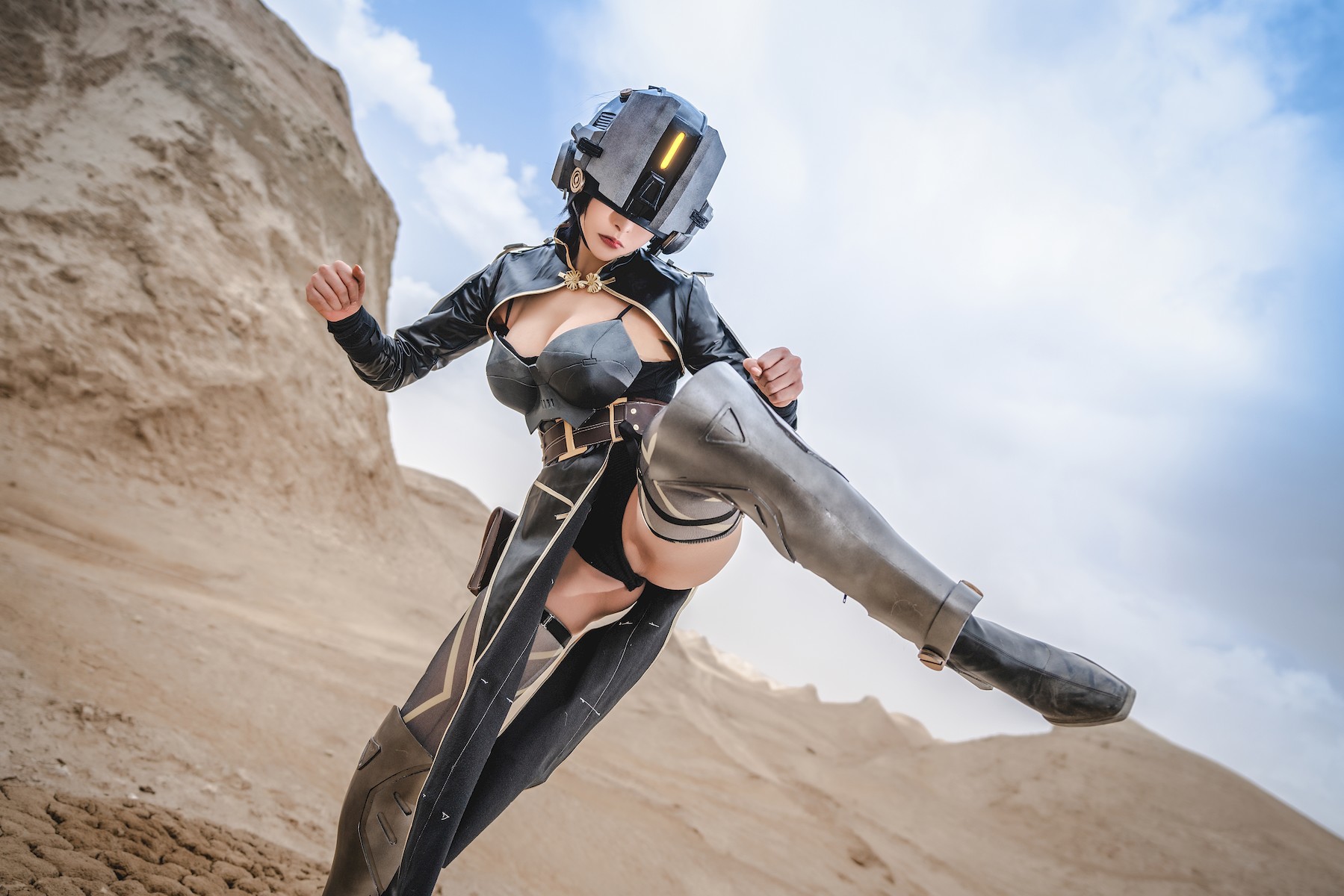 夏小秋秋秋-Cosplay-荷光者梵蒂-09-13