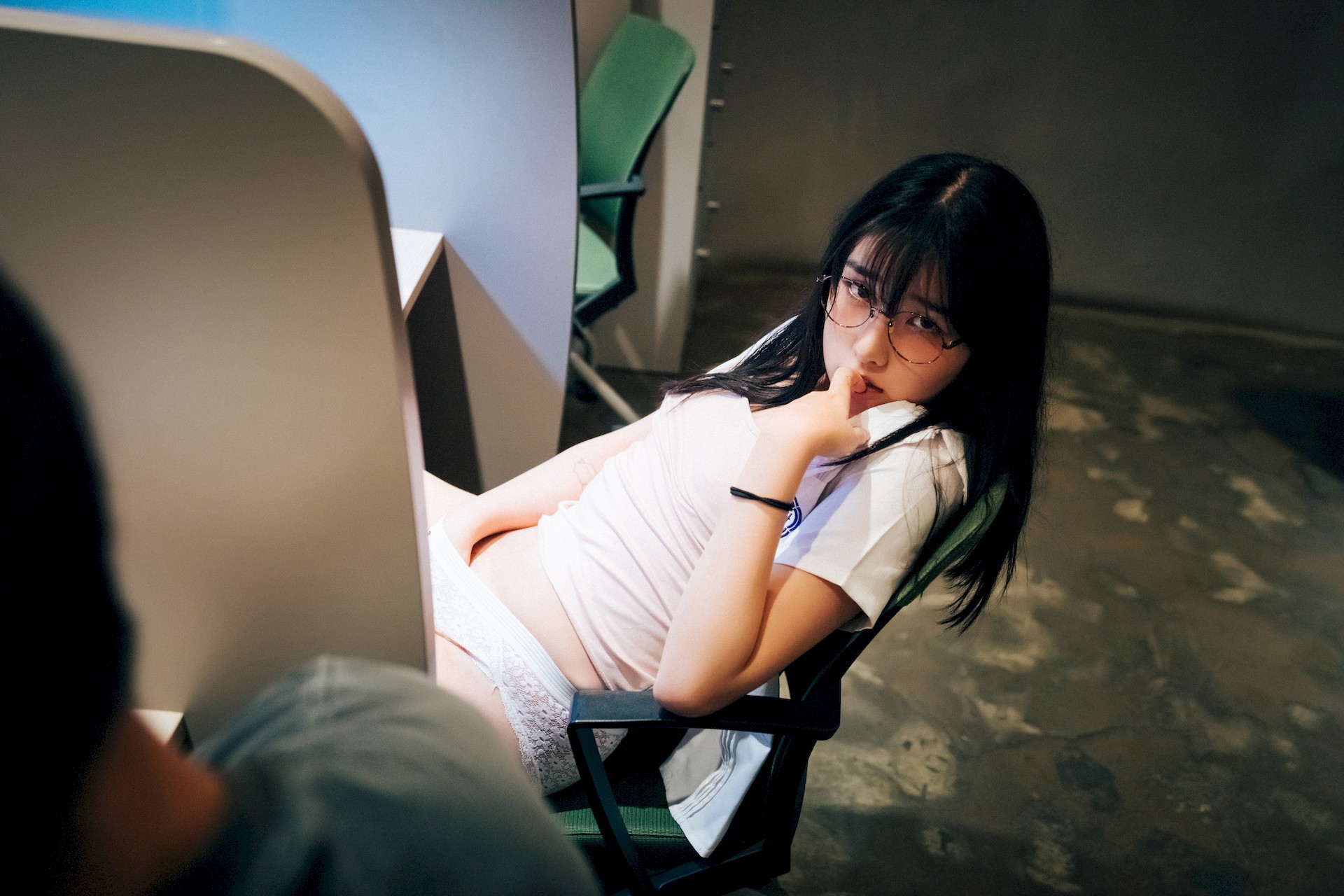 Sonson-손손-Loozy-Reading-Room-Set01-04-15