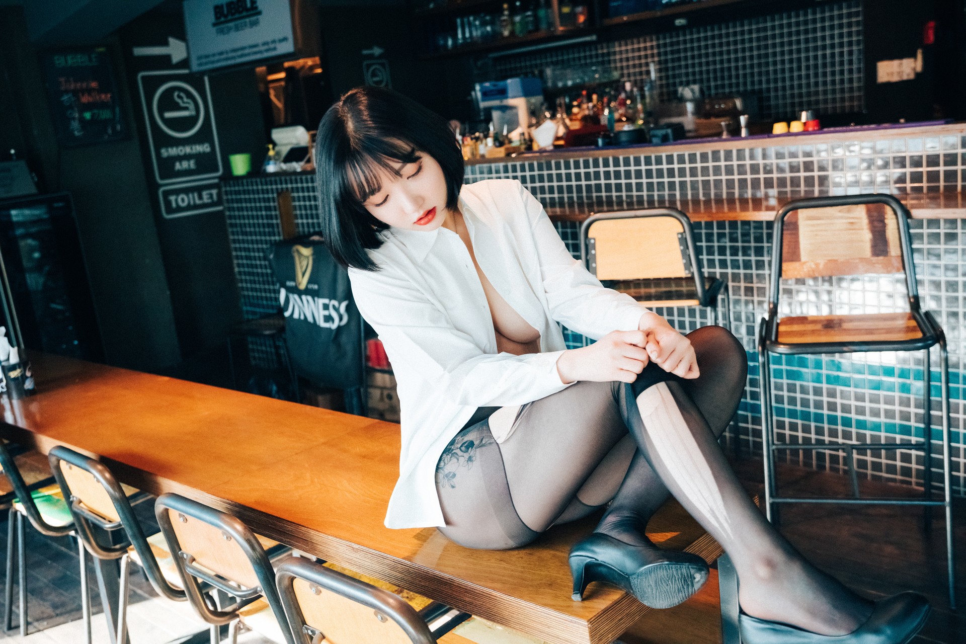 Son-Yeeun-손예은-Loozy-Tainted-Love-Bar-Set01-01-19