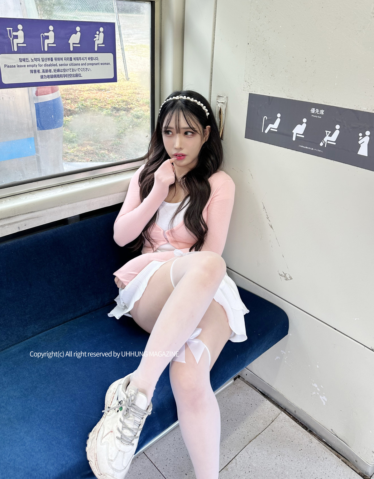 Hani-하니-UHHUNG-Magazine-8220The-Girlfriend-on-The-Subway8221-Set01-02-26