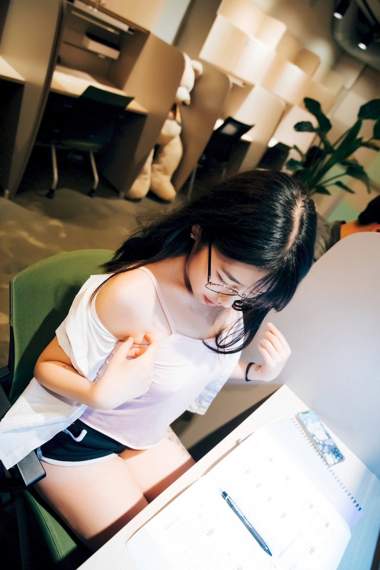 Sonson-손손-Loozy-Reading-Room-Set01-04-15