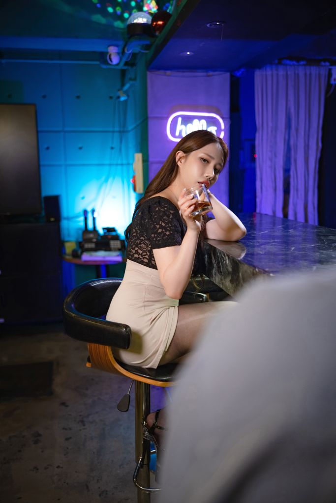 BUNNY-Hani-하니---A-Drunken-Woman-02-23