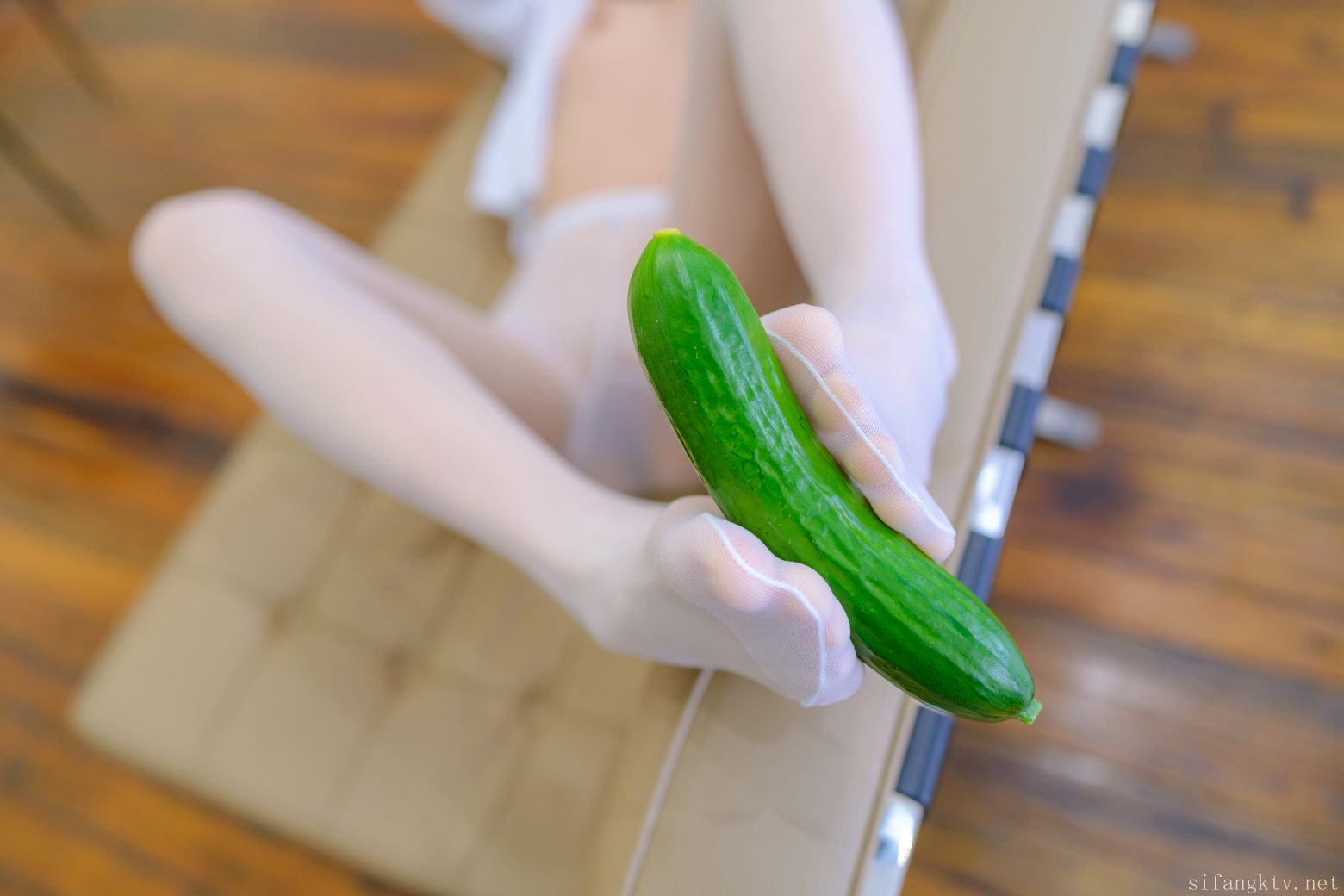 森萝财团-3万私定-清纯嫩妹小七-室内JK裤袜-全裸大尺度-01-05