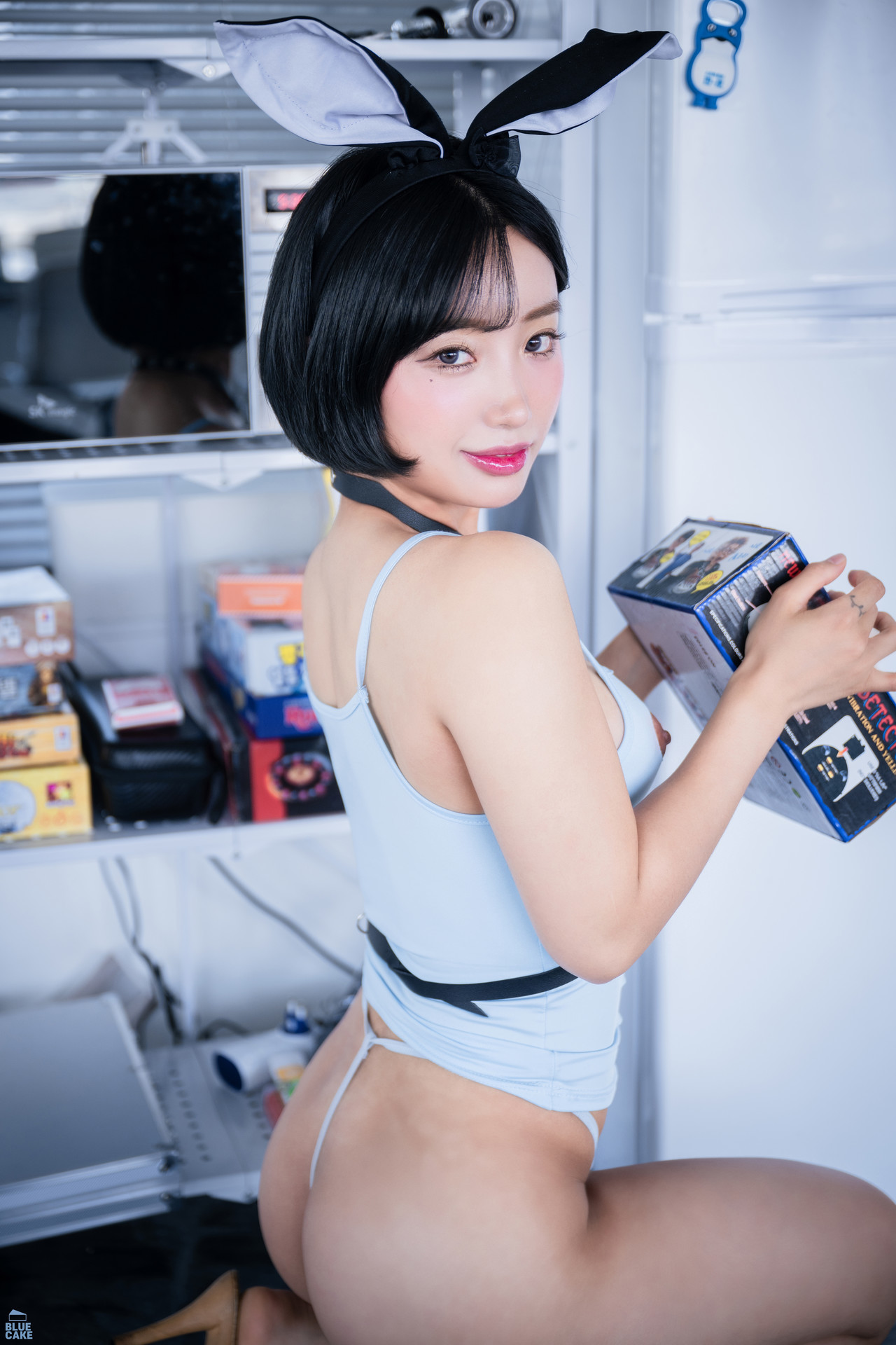 Booty-Queen-BLUECAKE-Rabbit-Sky-RED-11-25