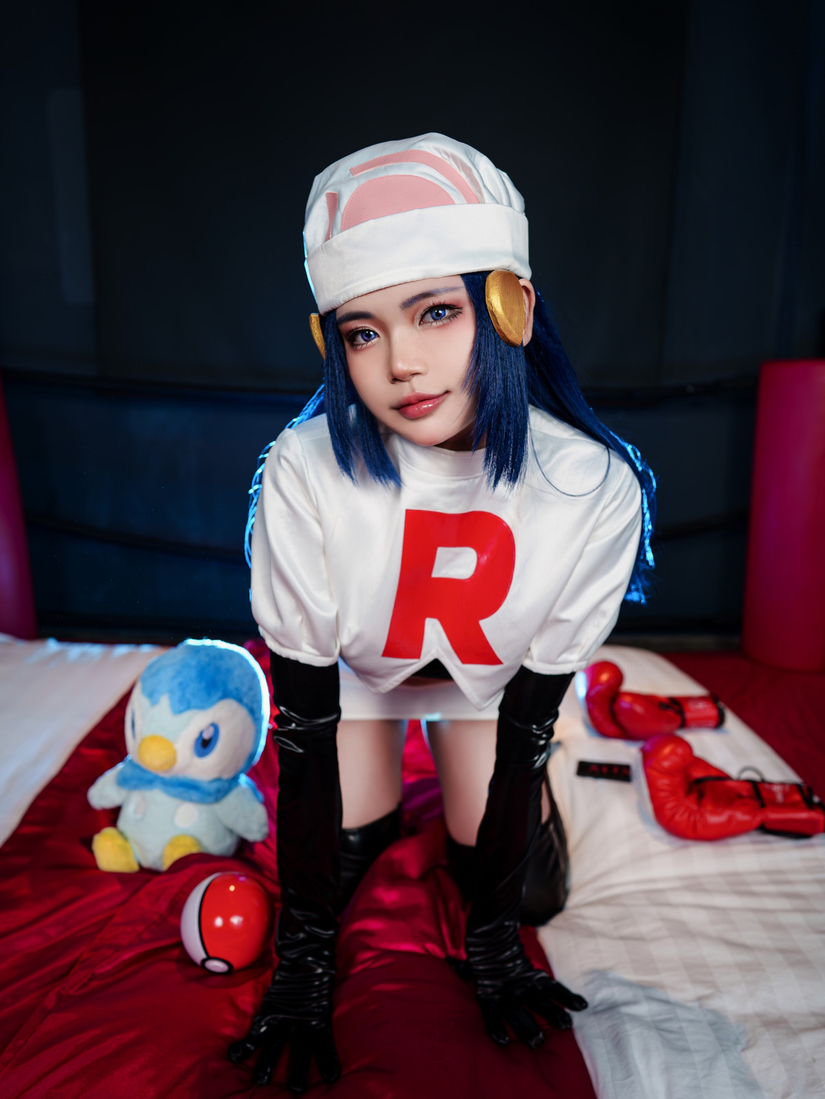 Cosplay-ZinieQ-Dawn-Pokemon-in-Team-Rocket-Costume-04-28