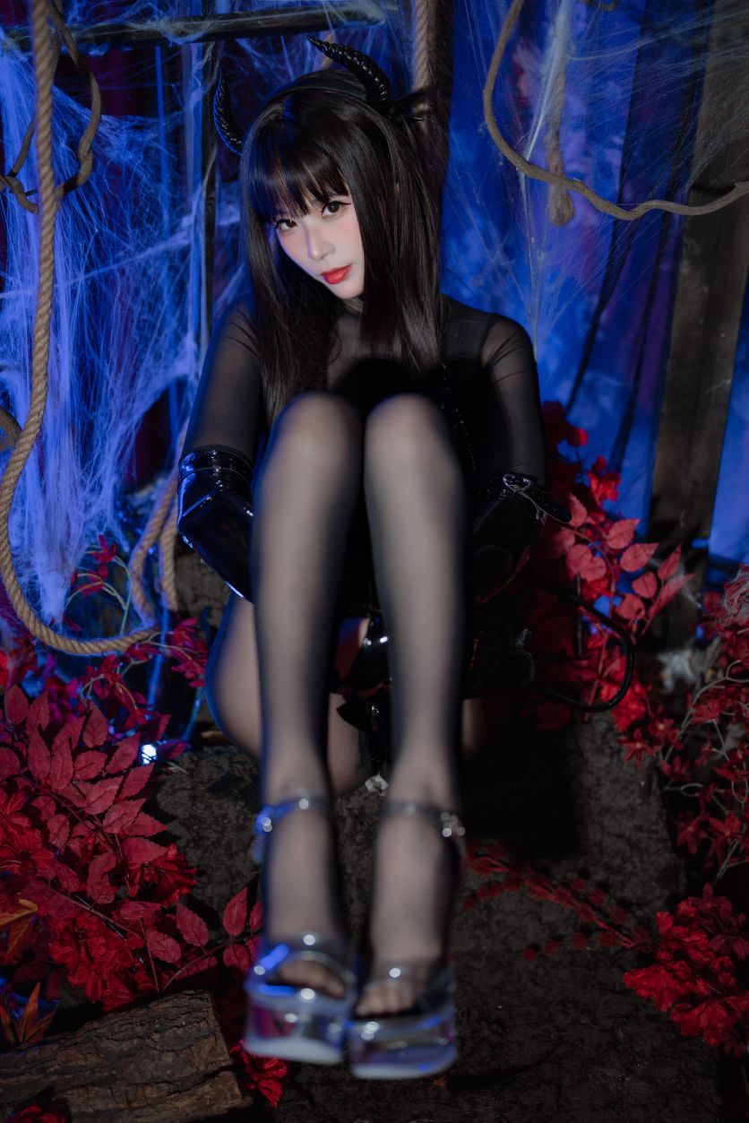 轩萧学姐---万圣节魅魔100p1v-674MB-06-16