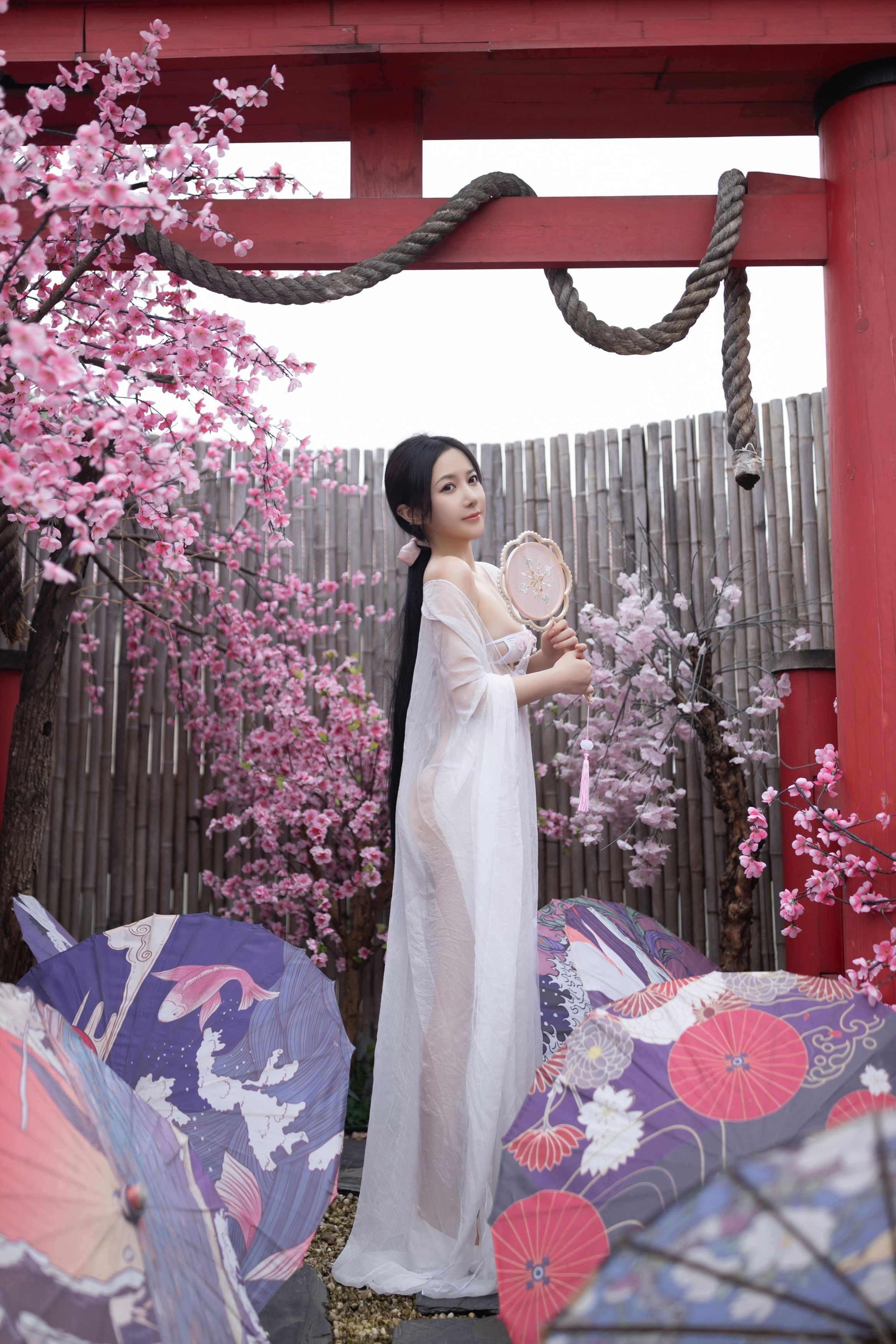 鱼子酱Fish---花想容-120P-08-18