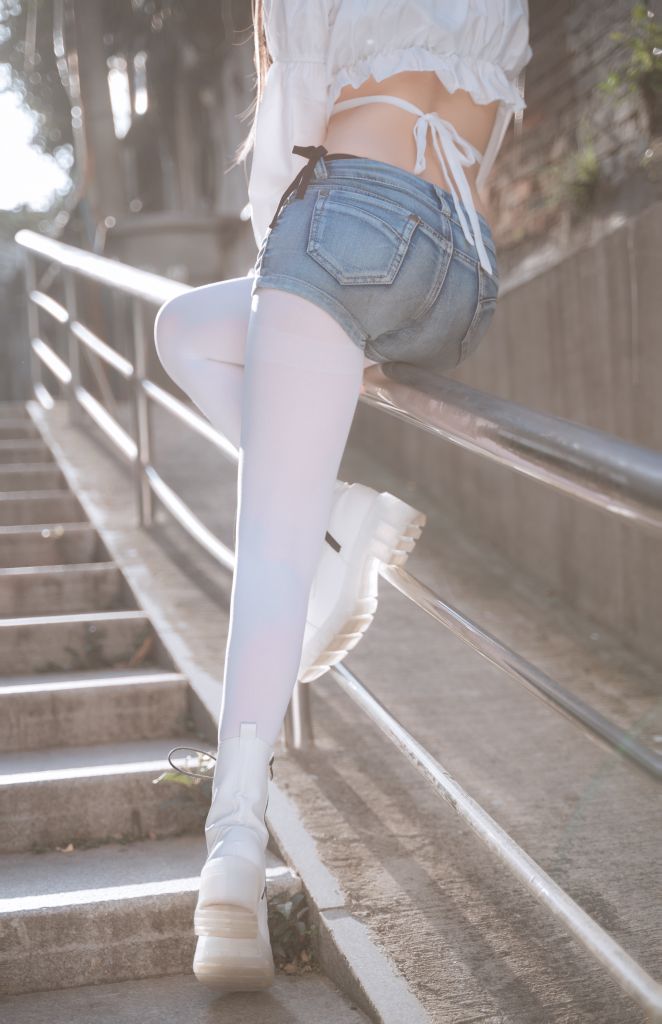 萌芽儿o0-邻家小恶魔-47P1V-426MB-03-18