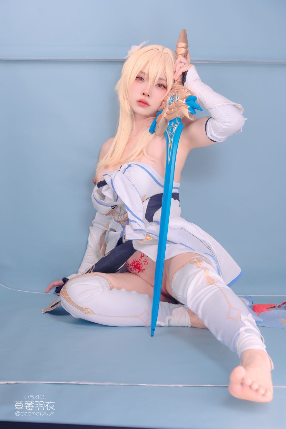 草莓羽衣-caomeiyuyi-cosplay-Lumine---Genshin-Impact-03-15