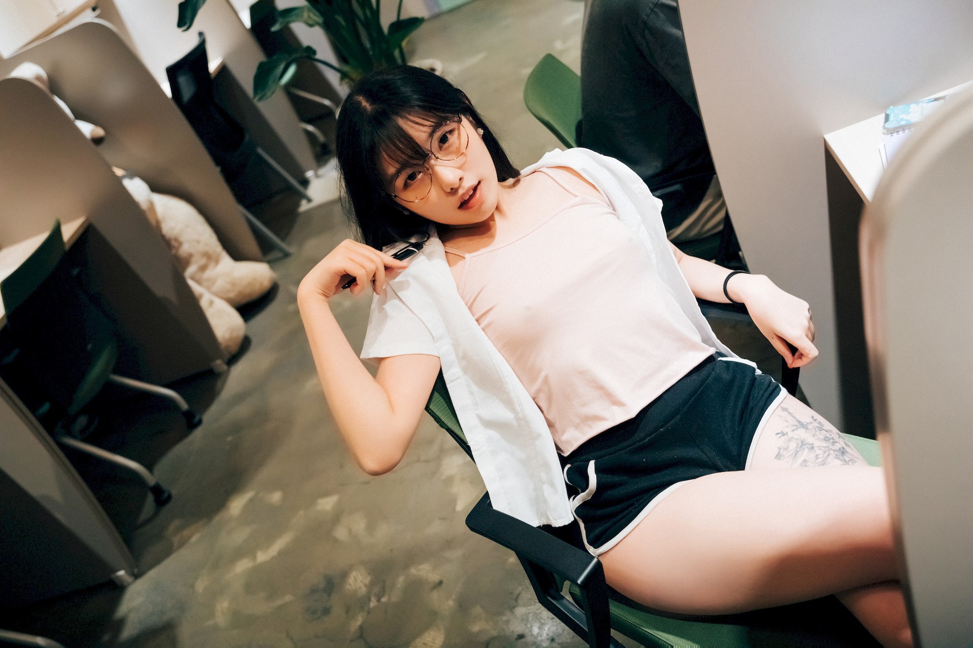 Sonson-손손-Loozy-Reading-Room-Set01-04-15