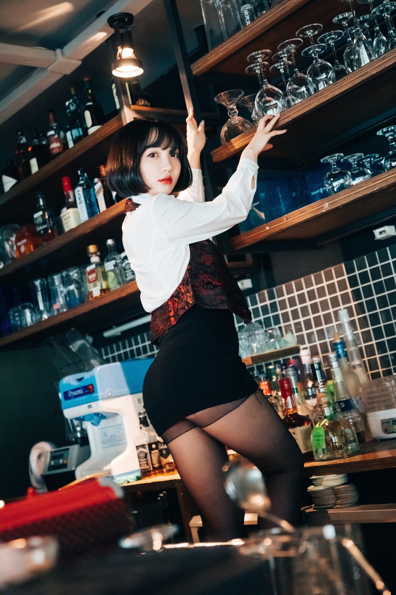 Son-Yeeun-손예은-Loozy-Tainted-Love-Bar-Set01-01-19