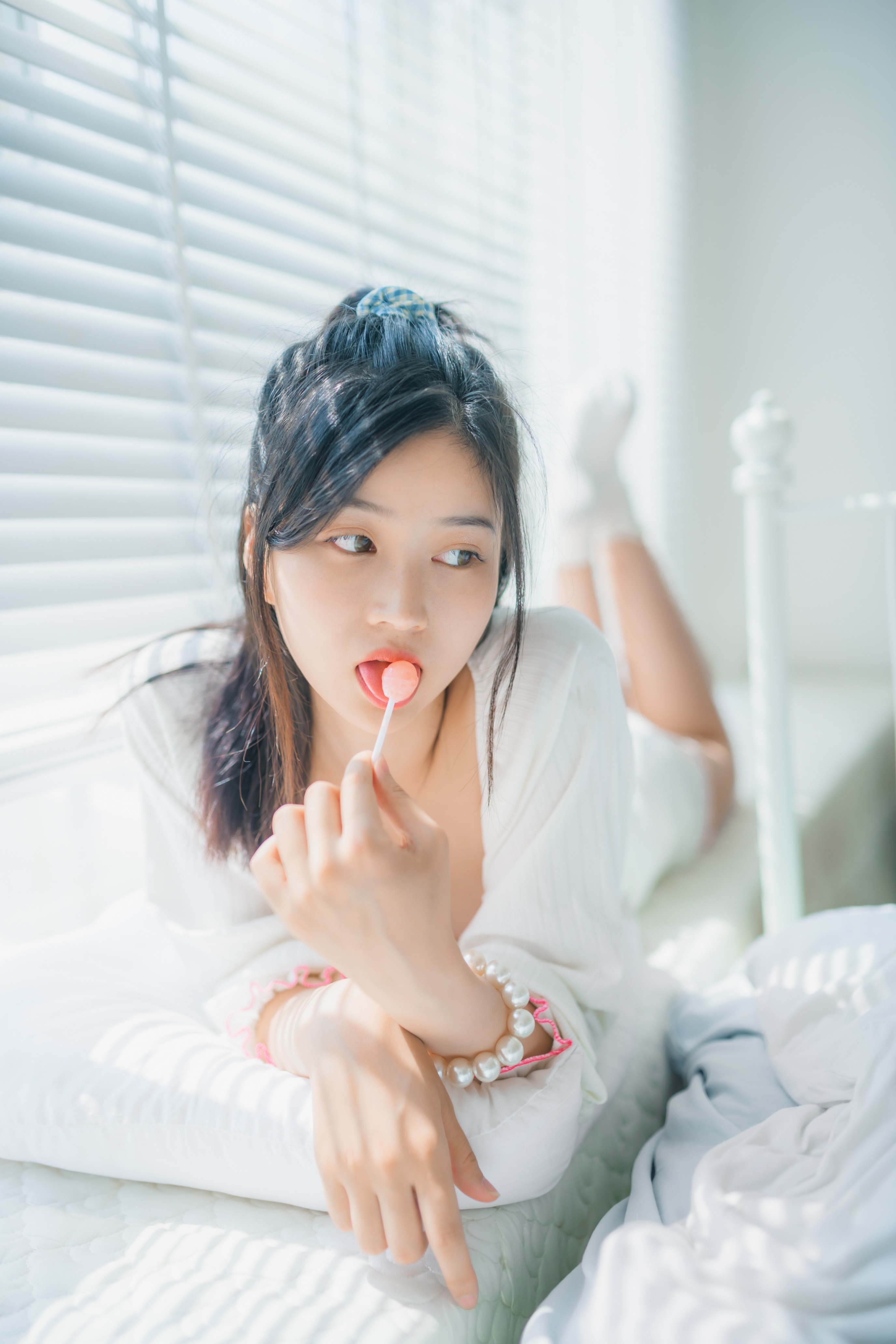 年年-爱吃棒棒糖的少女-11-27