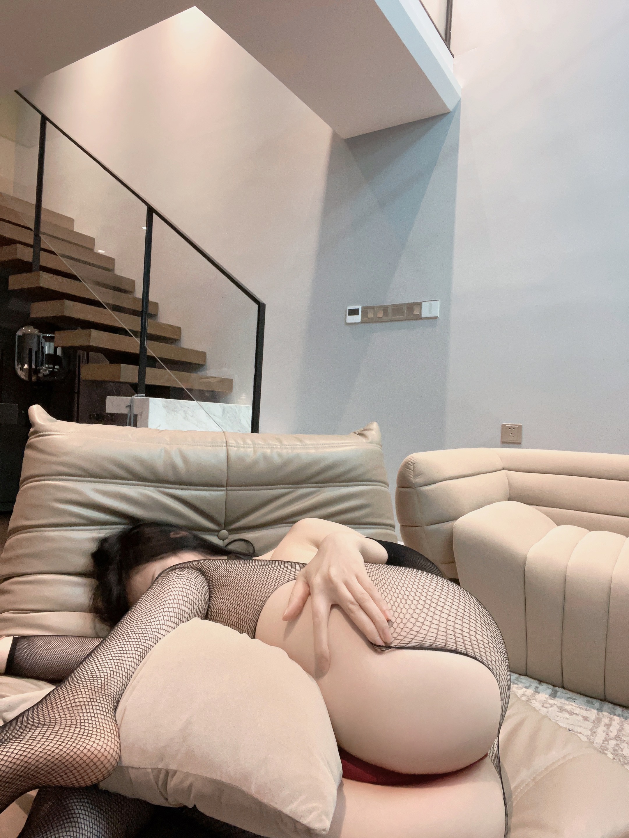 左公子666--网洞连体黑丝大辟谷-02-20