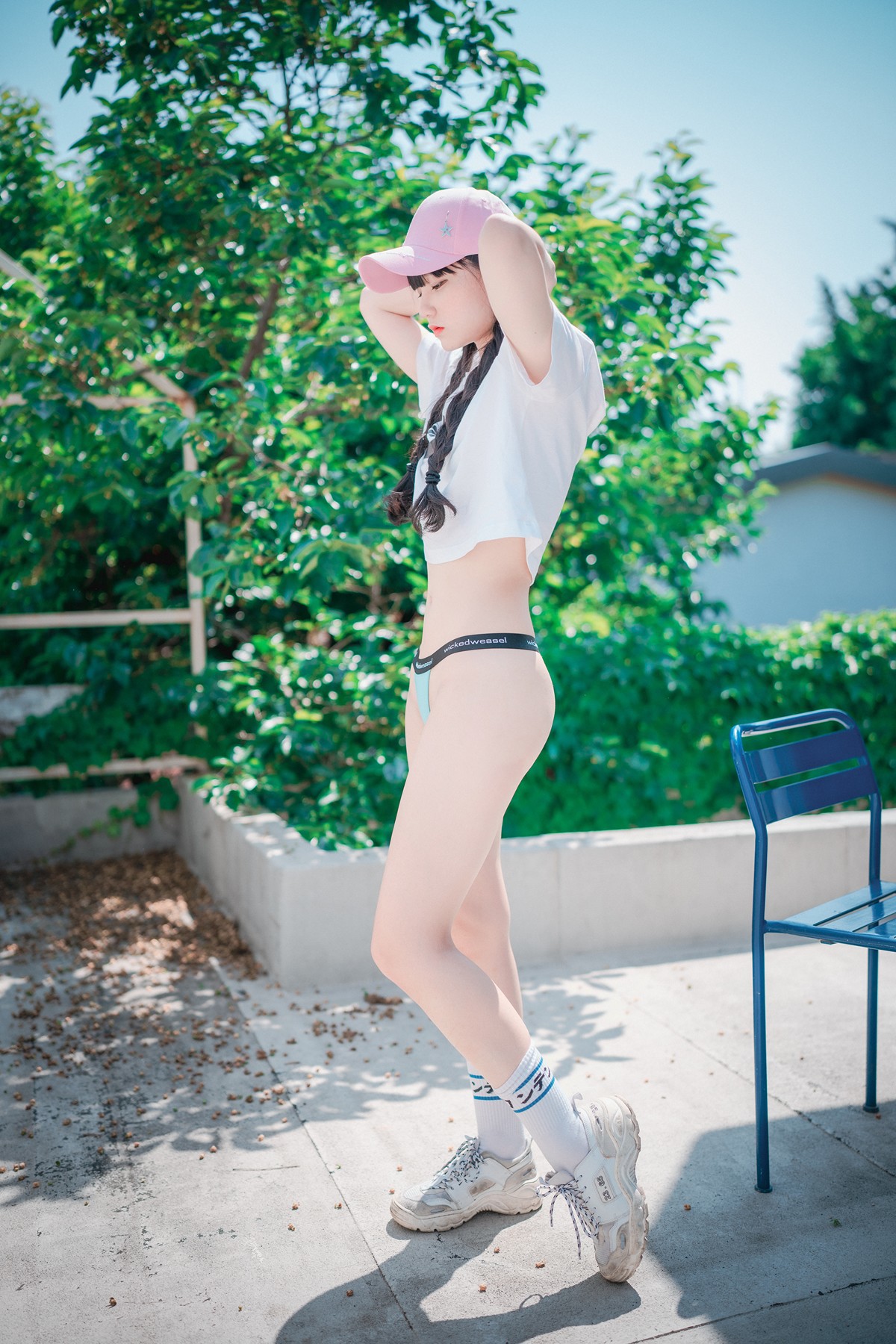 Jeong-Jenny-정제니-DJAWA-8216Loose-and-Tight-Pink8217-Set01-09-23