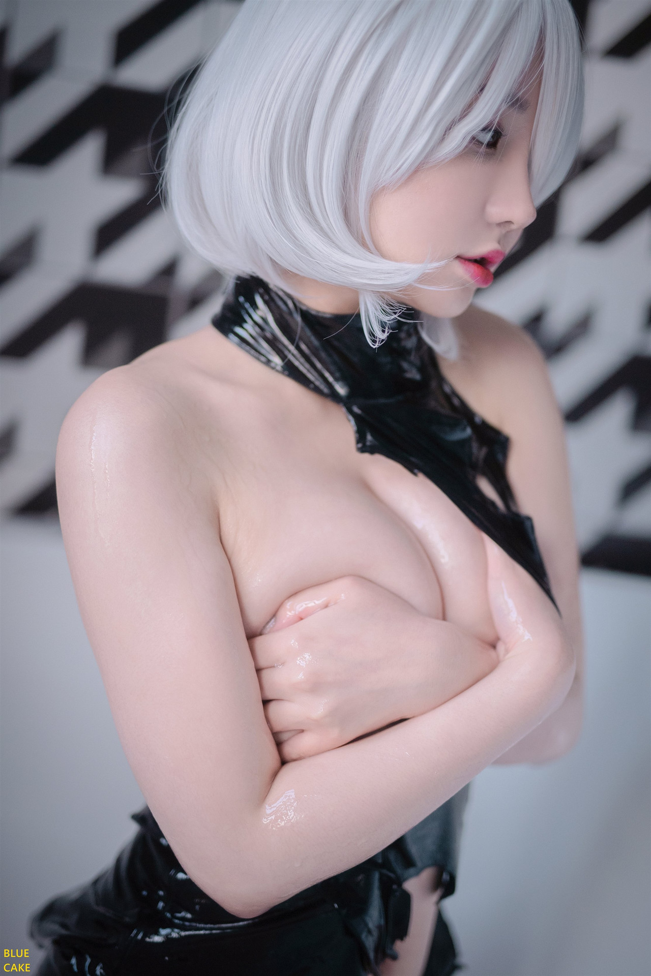 Son-Yeeun-손예은-BLUECAKE-2B-RED-Set02-02-24