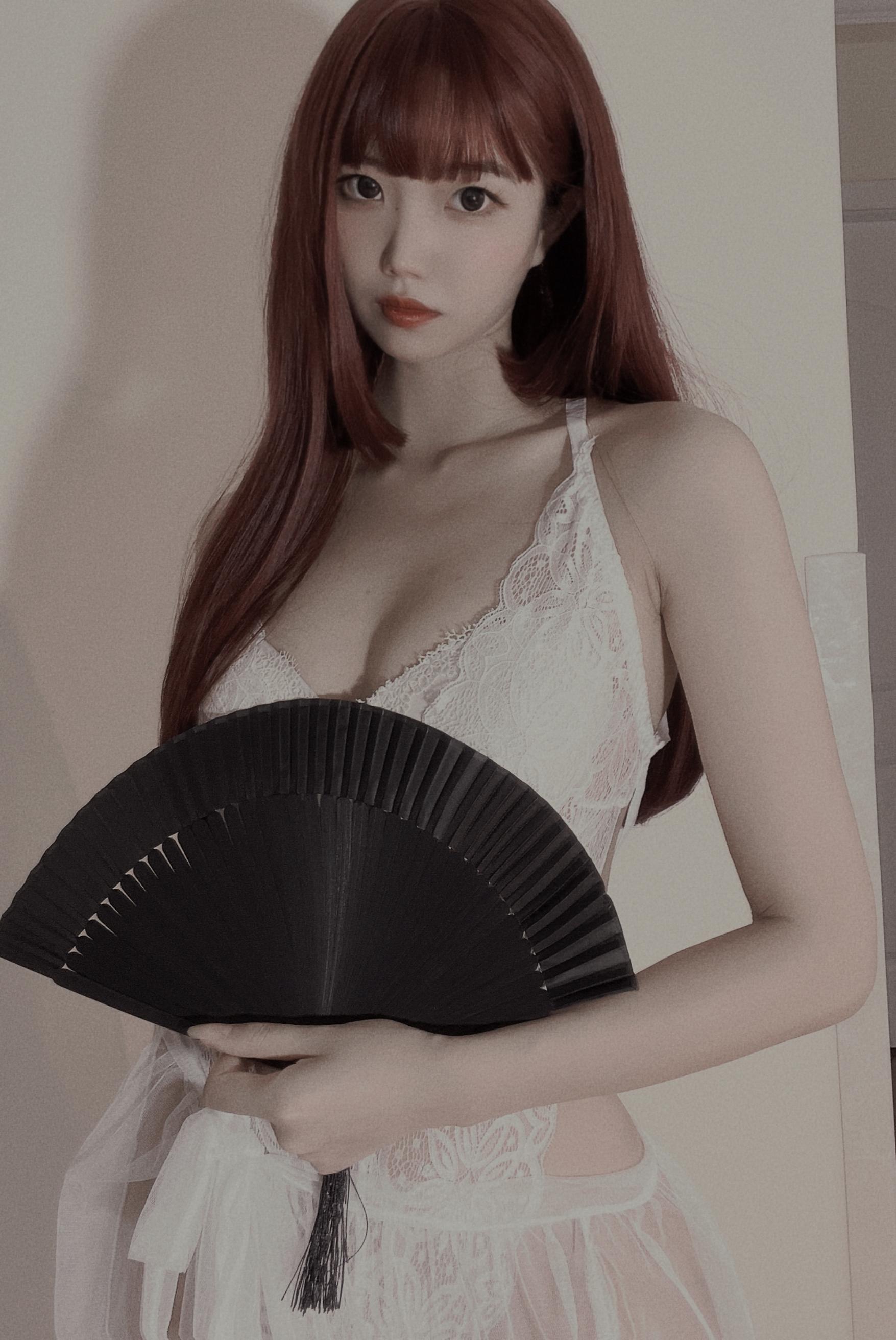 032纪念小小v5--微密圈系列-白丝超大臀-20P3V143MB-08-29