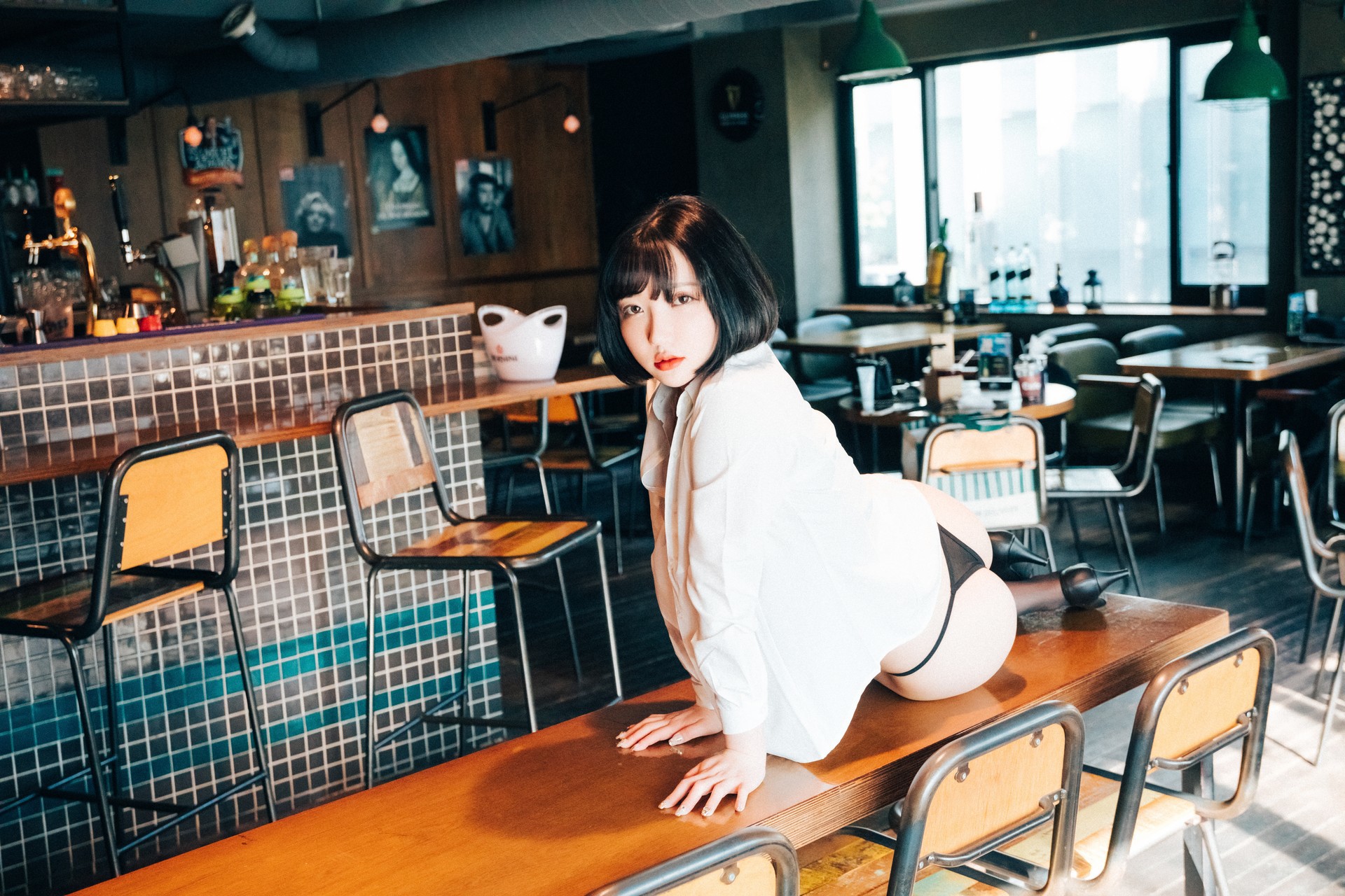 Son-Yeeun-손예은-Loozy-Tainted-Love-Bar-Set01-01-19