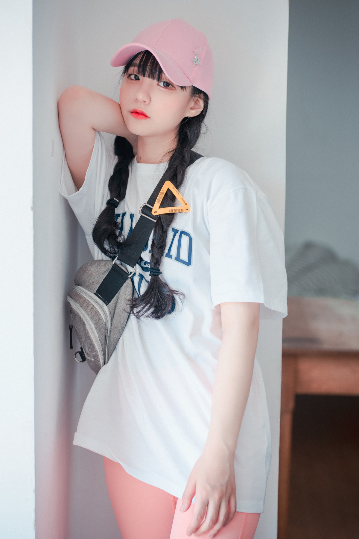 Jeong-Jenny-정제니-DJAWA-8216Loose-and-Tight-Pink8217-Set03-03-20