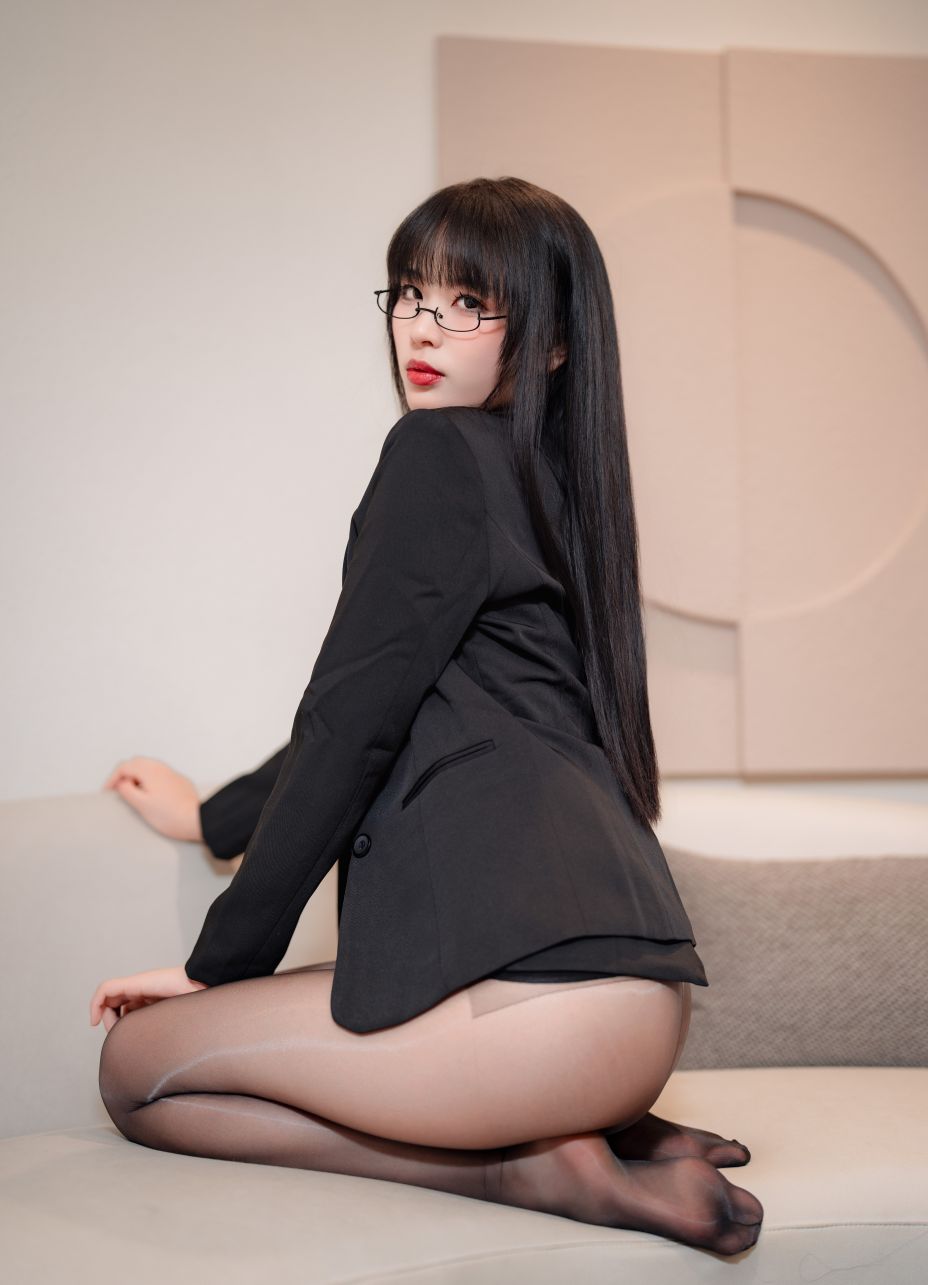 轩萧学姐---下班后OL-72p-253MB-06-18