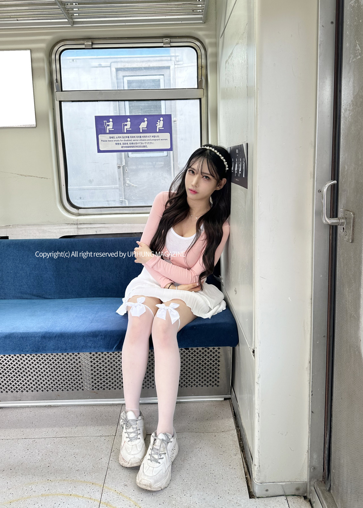 Hani-하니-UHHUNG-Magazine-8220The-Girlfriend-on-The-Subway8221-Set01-02-26