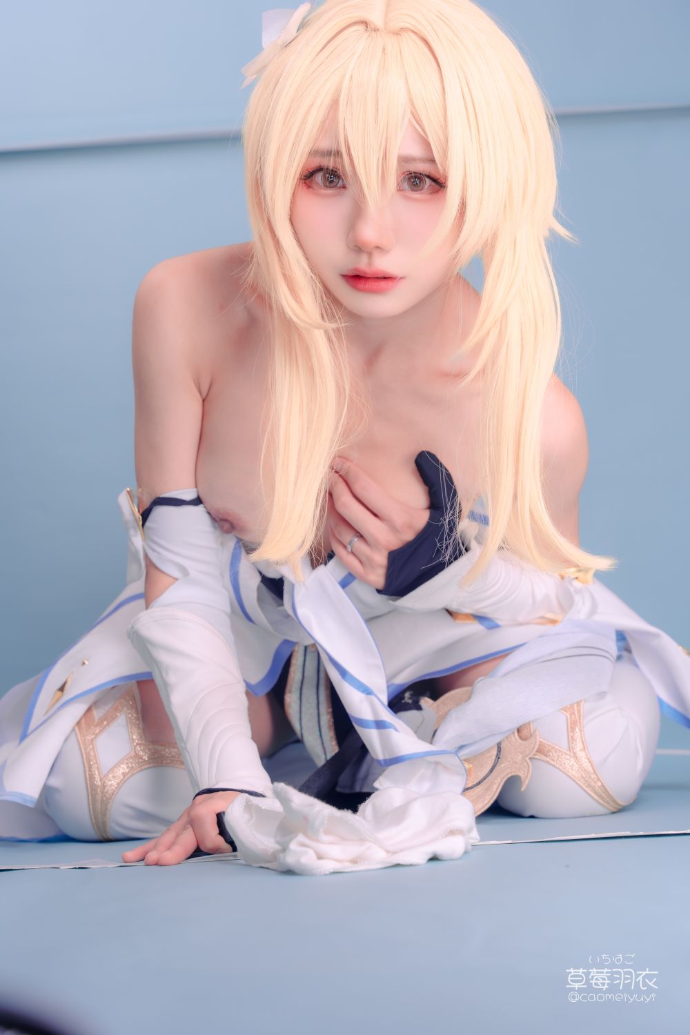 草莓羽衣-caomeiyuyi-cosplay-Lumine---Genshin-Impact-03-15