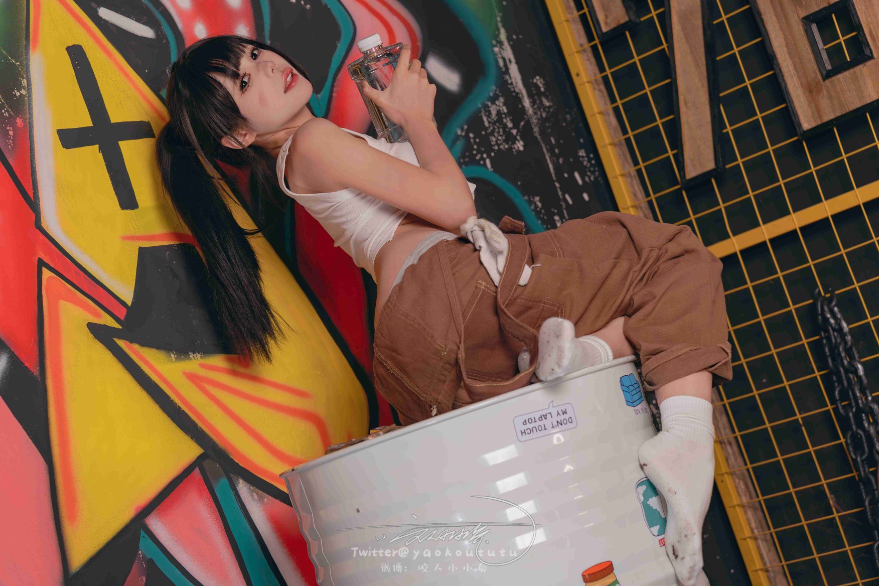 咬人小小兔-1月作品机车修理工-Shake-it-02-28