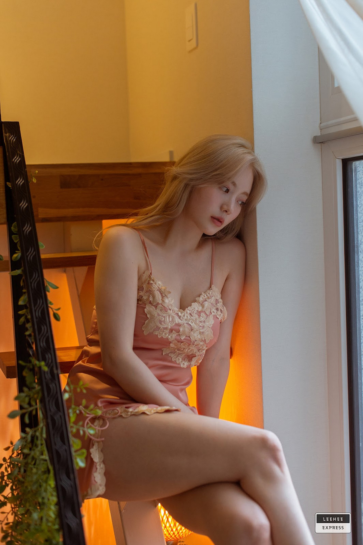 Jeong-Ah-정아-LEEHEE-EXPRESS-LEDG-077-10-12