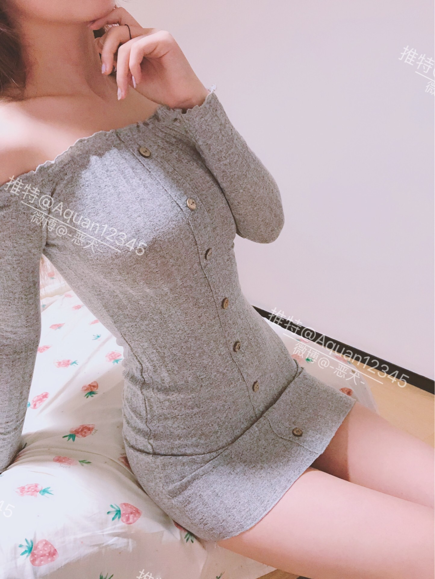 恶犬---灰色包臀针织衫-06-25