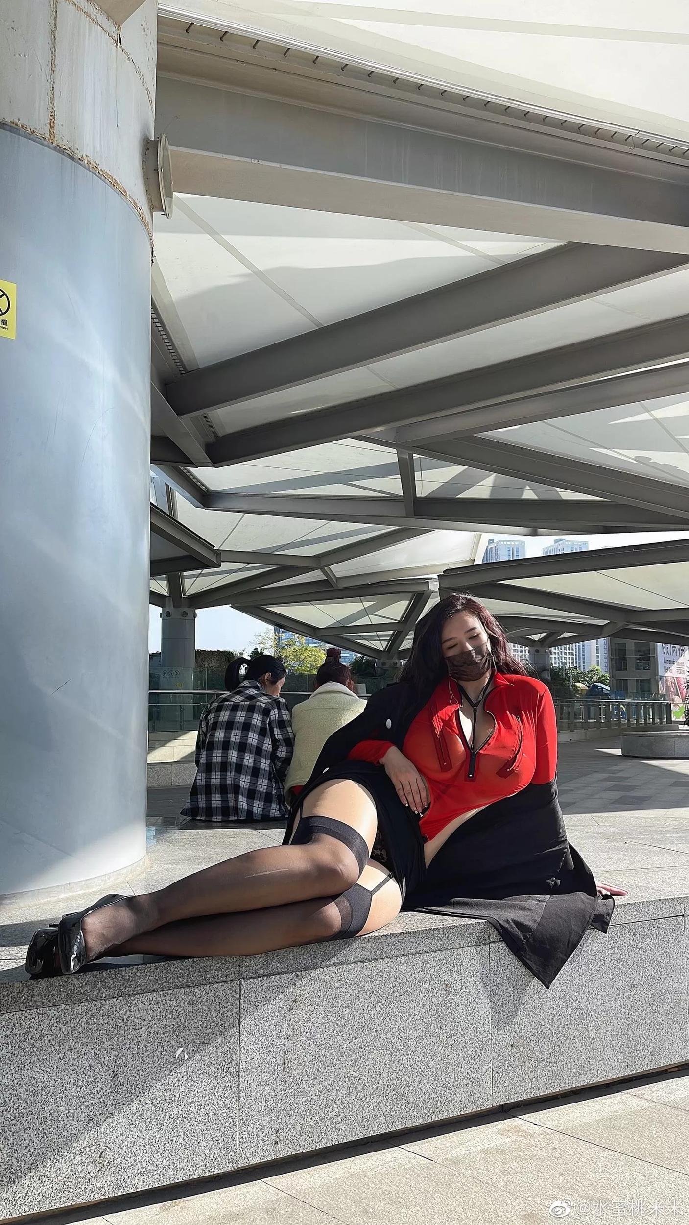 水蜜桃米米---吊带黑丝-30P-12276-MB-08-11