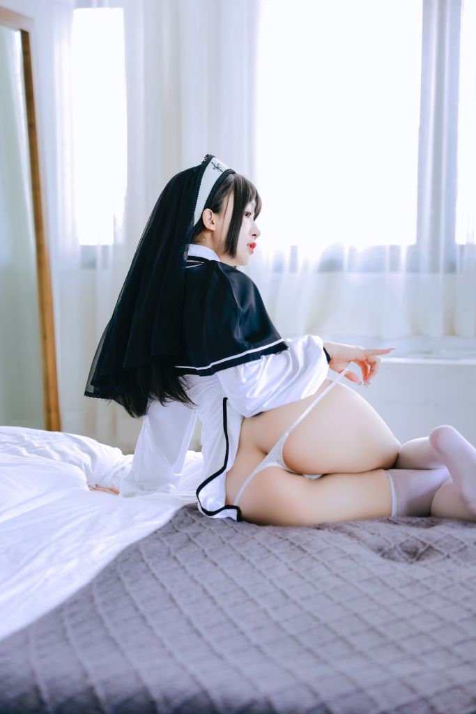 日奈娇---20241月月刊-圣洁修女-04-11