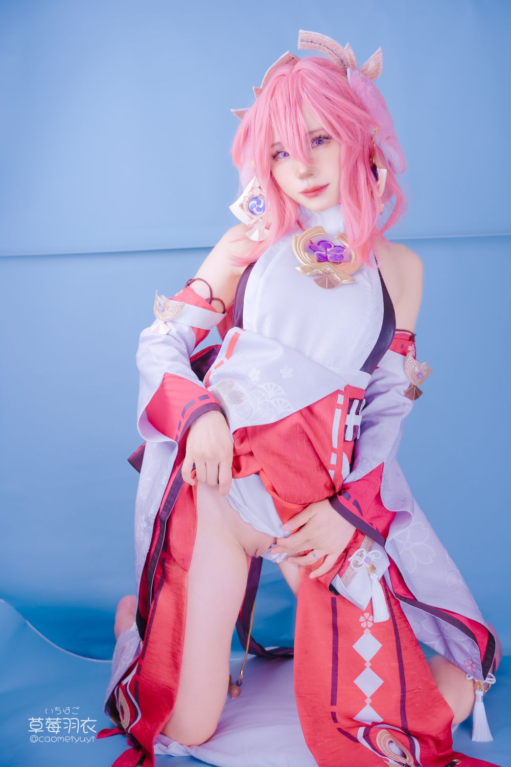 草莓羽衣-caomeiyuyi-cosplay-Yae-Miko---Genshin-Impact-03-15