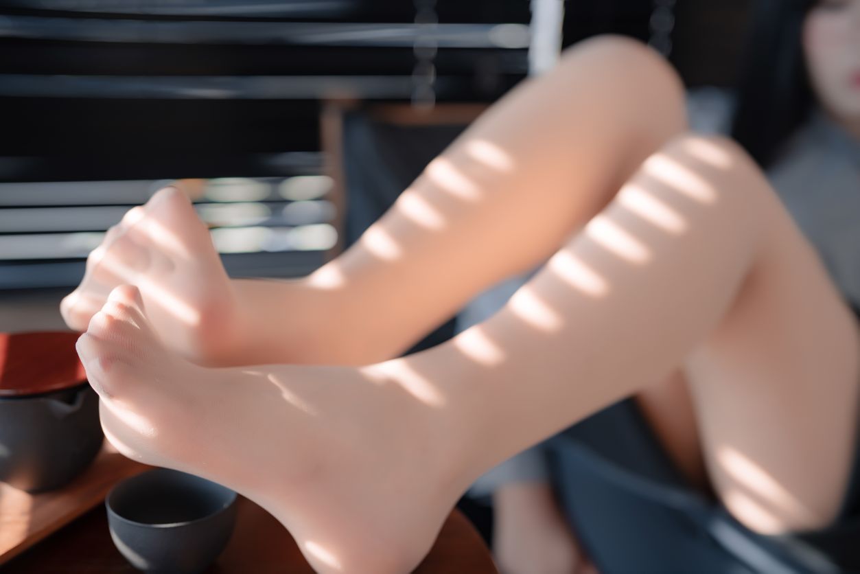 轩萧学姐---蓝裙OL170p4v-147G-06-18