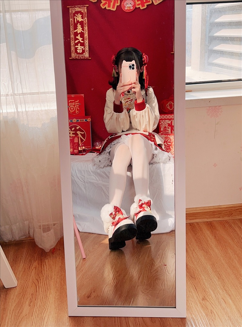 白丝奶糖酱---新年女仆-108P-108P-38759-MB-20240824j-08-25