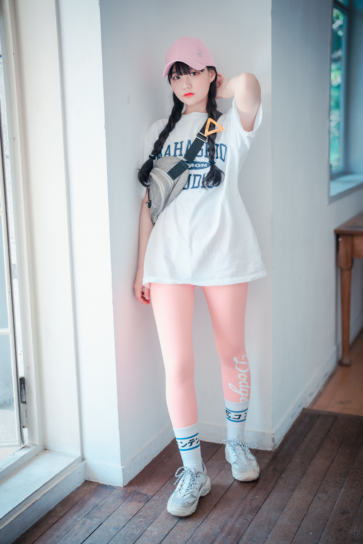 Jeong-Jenny-정제니-DJAWA-8216Loose-and-Tight-Pink8217-Set03-03-20